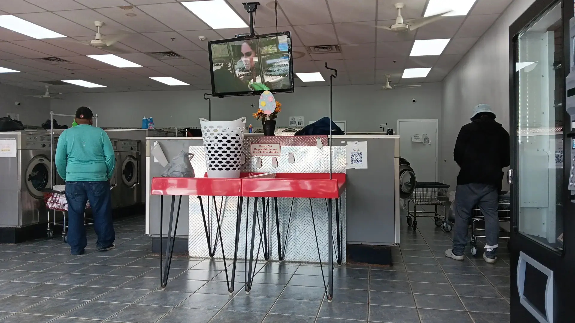 Wash Away Coin Laundry (Lavanderia) thumbnail 5