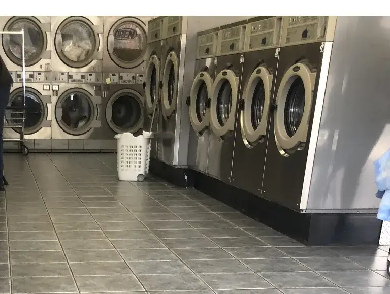 Wash Away Coin Laundry (Lavanderia) - Image 2