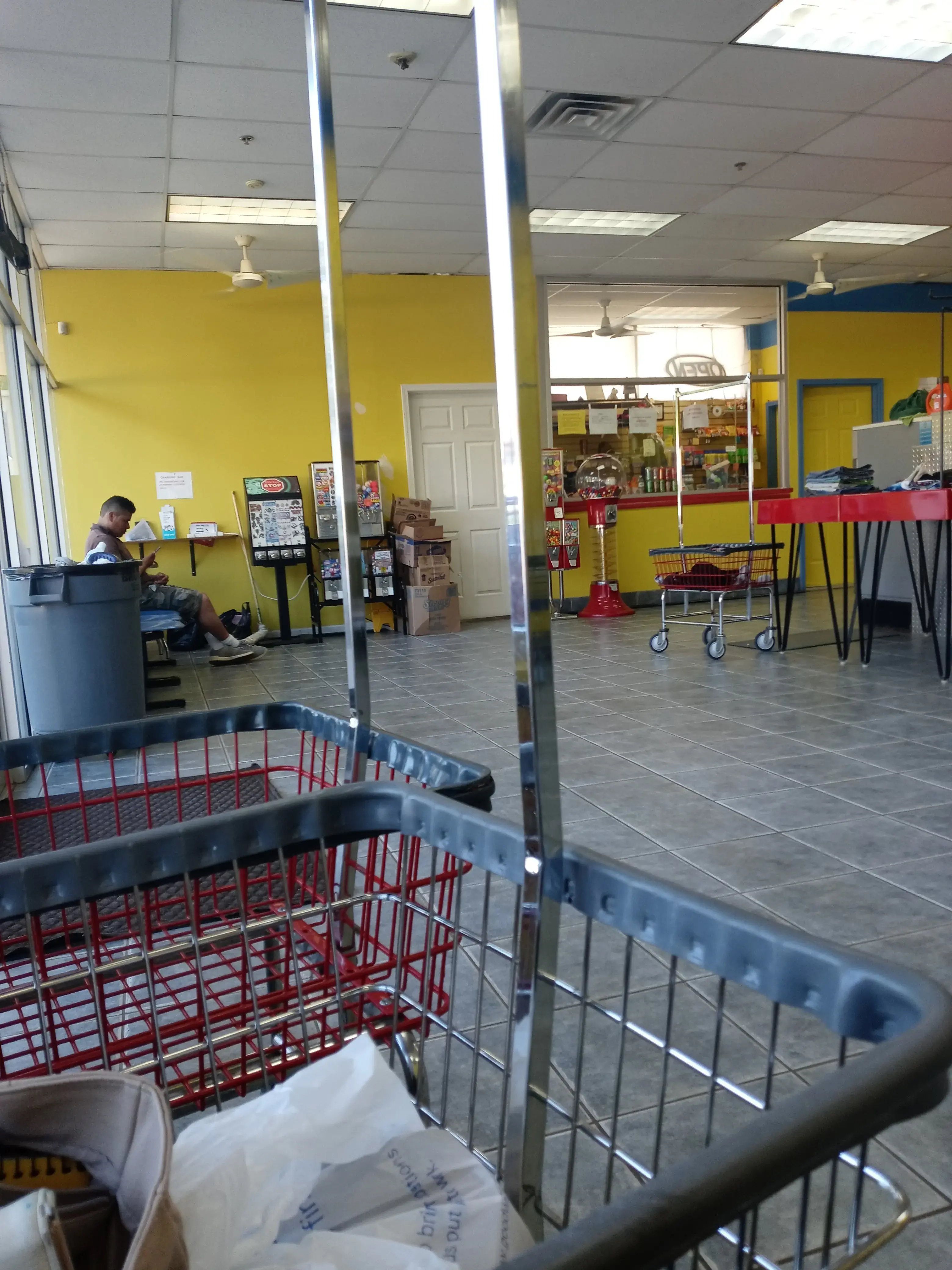 Wash Away Coin Laundry (Lavanderia) thumbnail 13