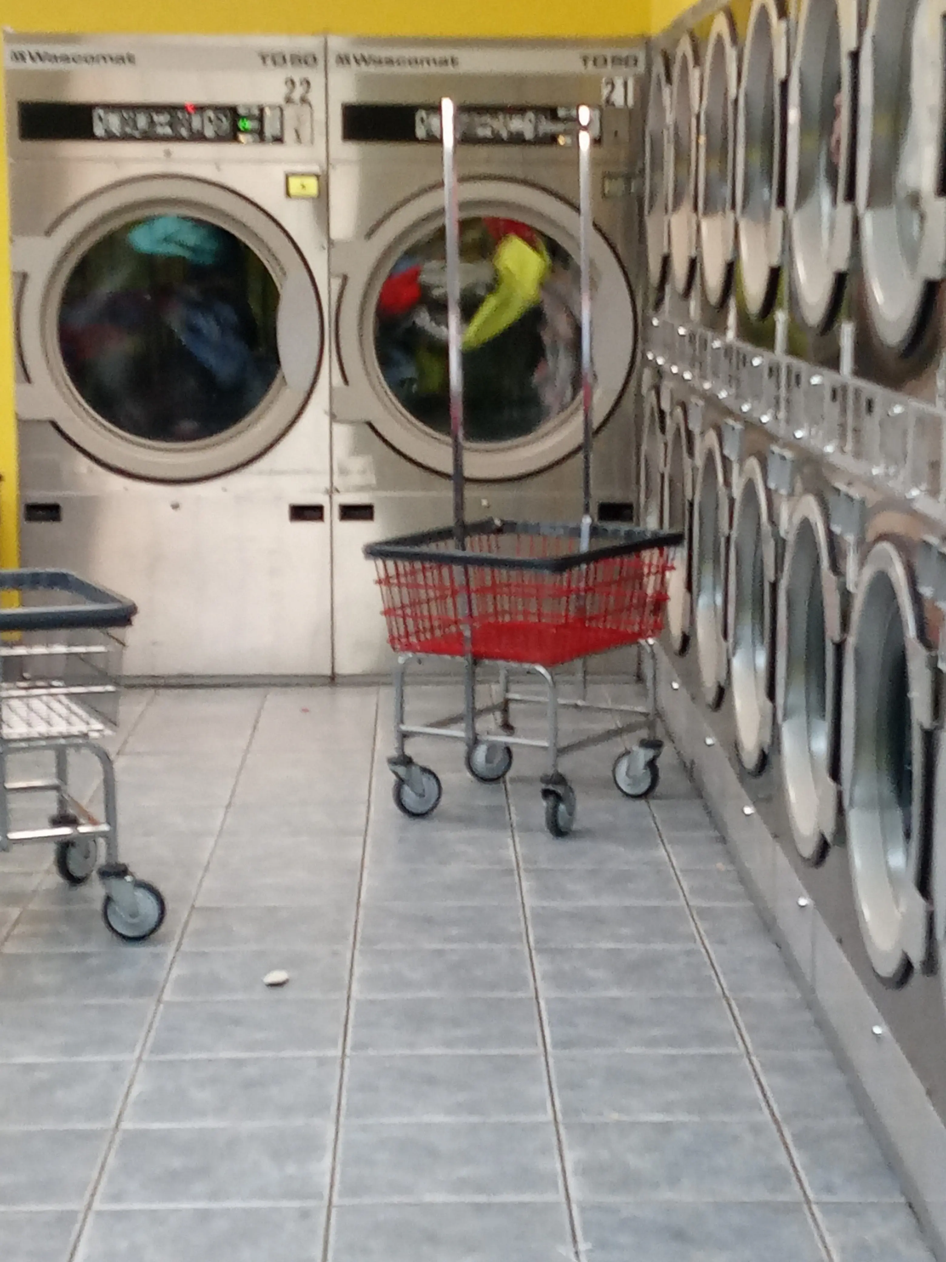 Wash Away Coin Laundry (Lavanderia) thumbnail 15