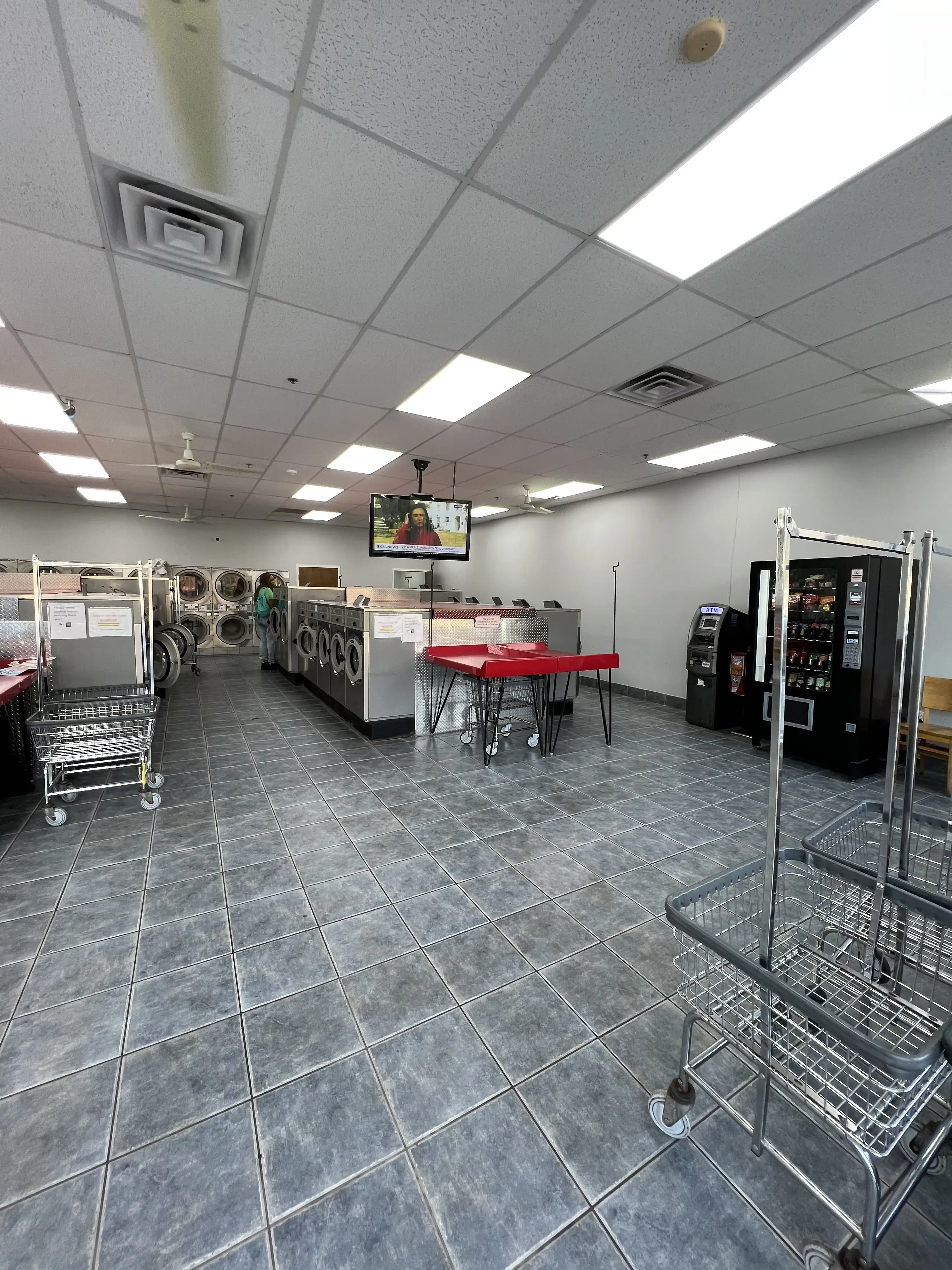 Wash Away Coin Laundry (Lavanderia) thumbnail 1