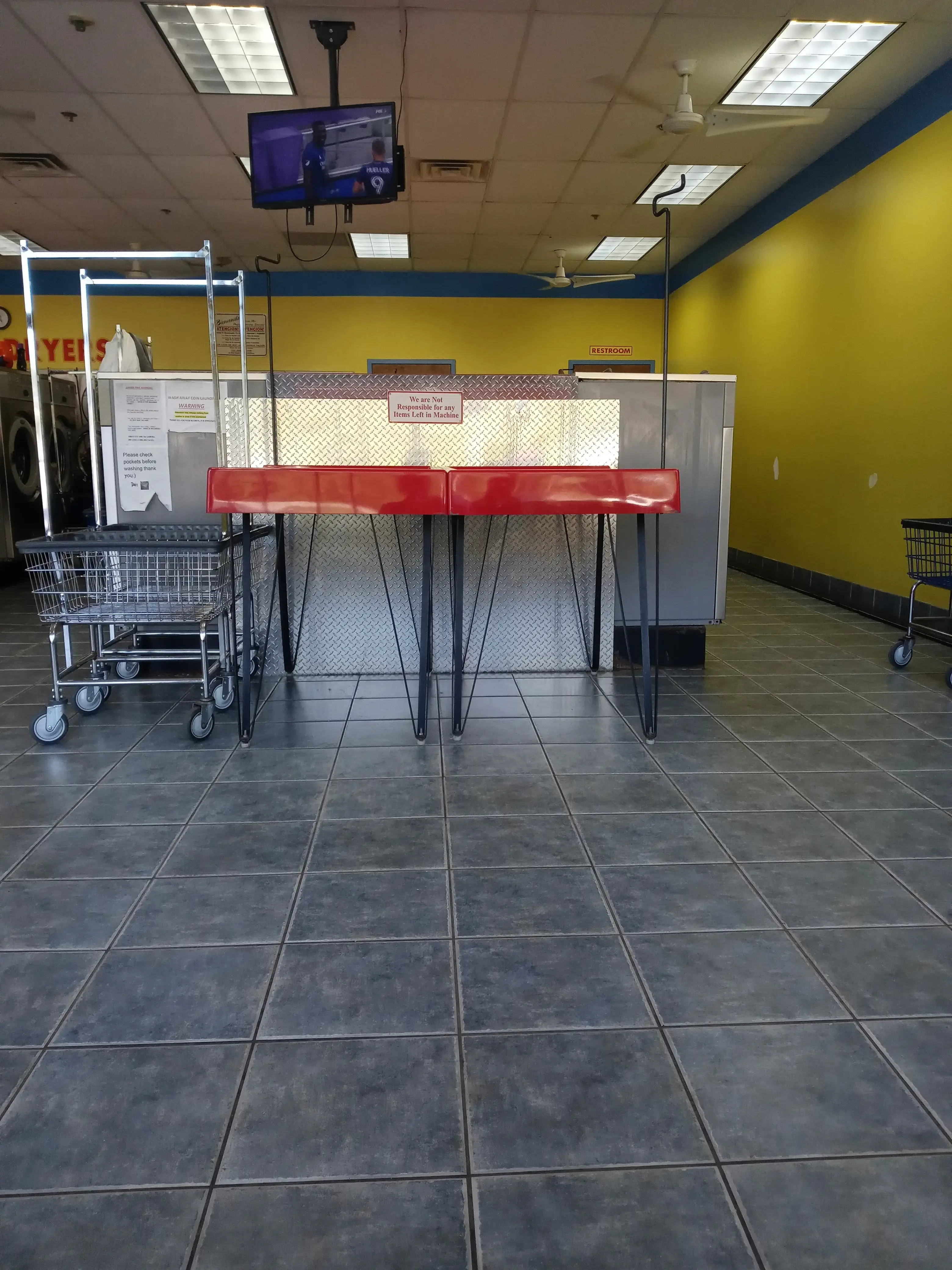 Wash Away Coin Laundry (Lavanderia) - Image 19