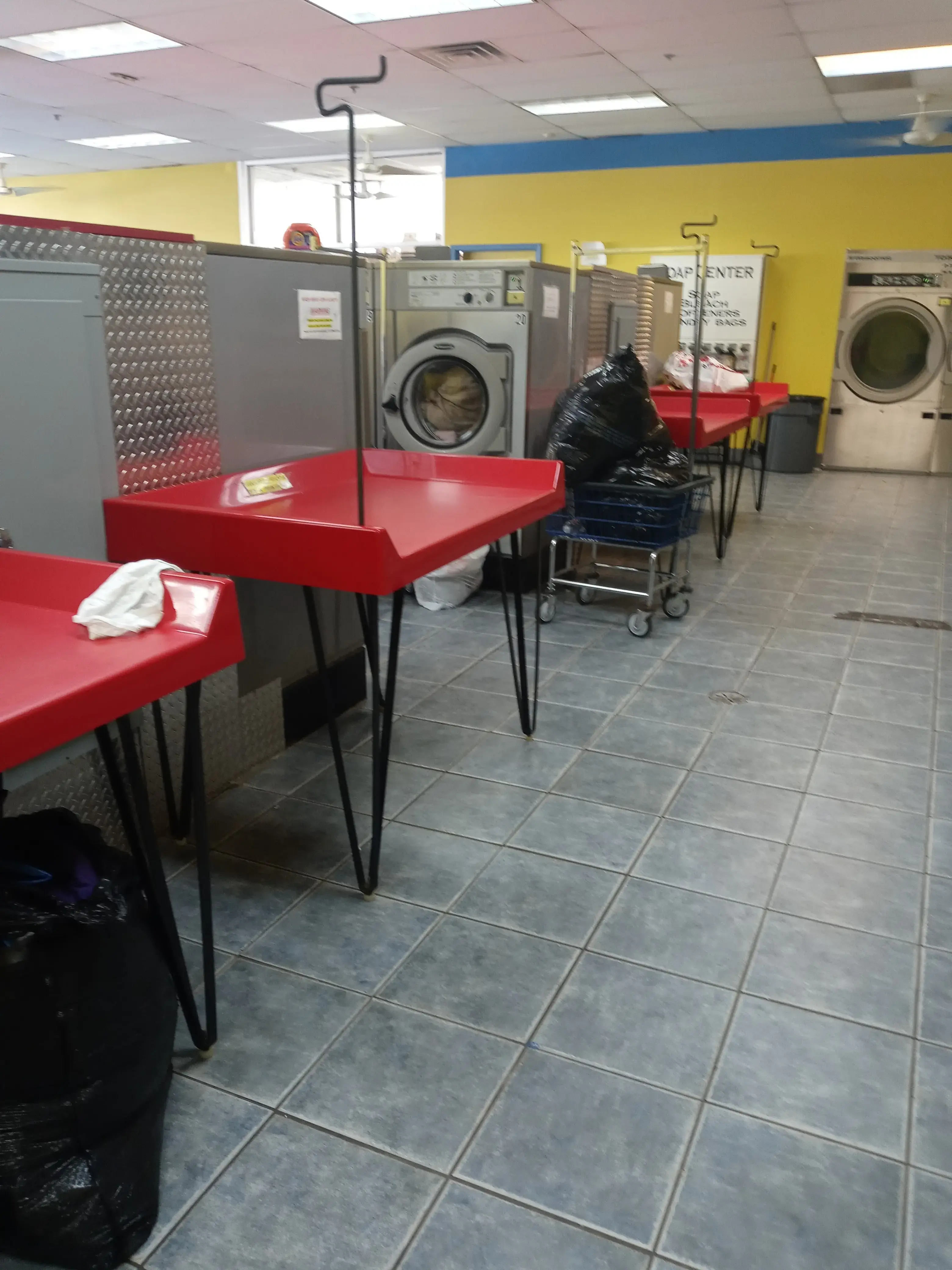 Wash Away Coin Laundry (Lavanderia) thumbnail 14