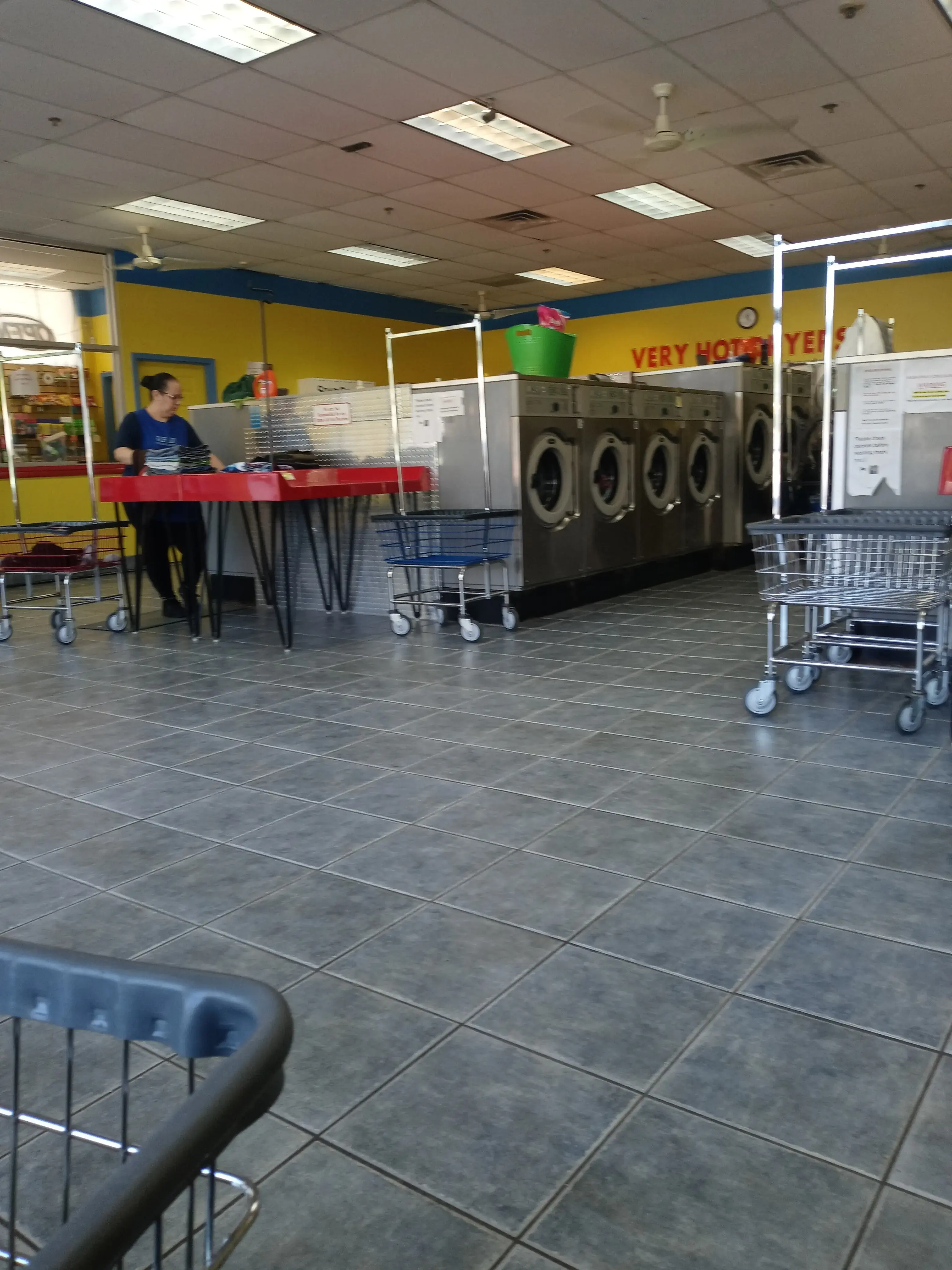 Wash Away Coin Laundry (Lavanderia) thumbnail 16