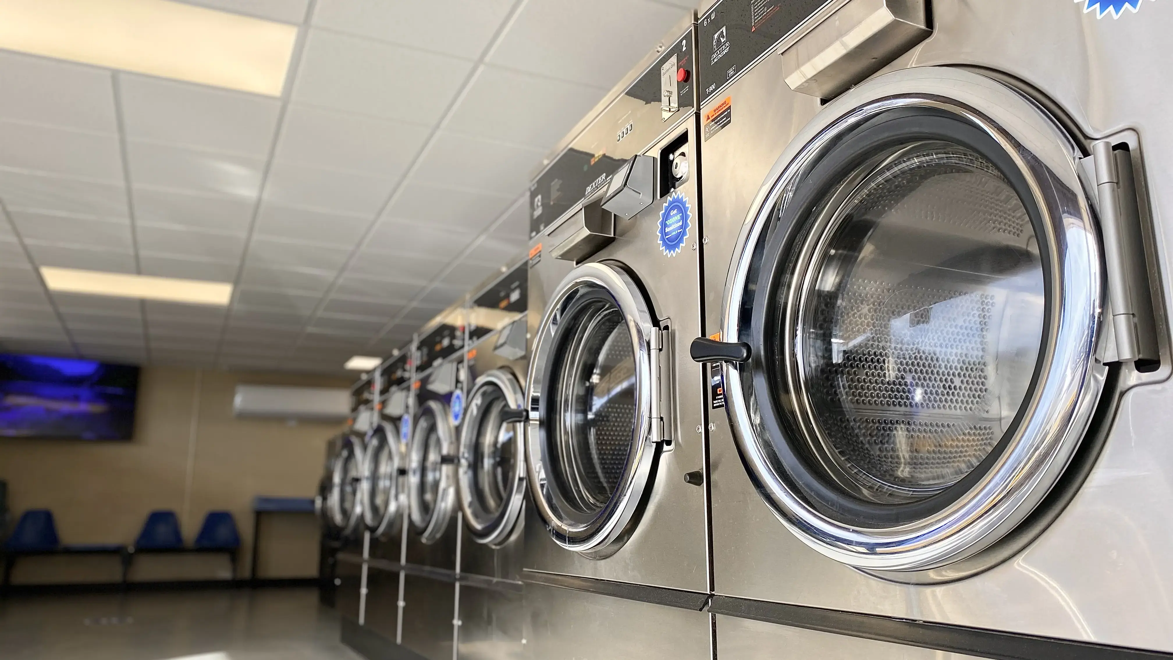 Wash Bar Laundromat - Image 1