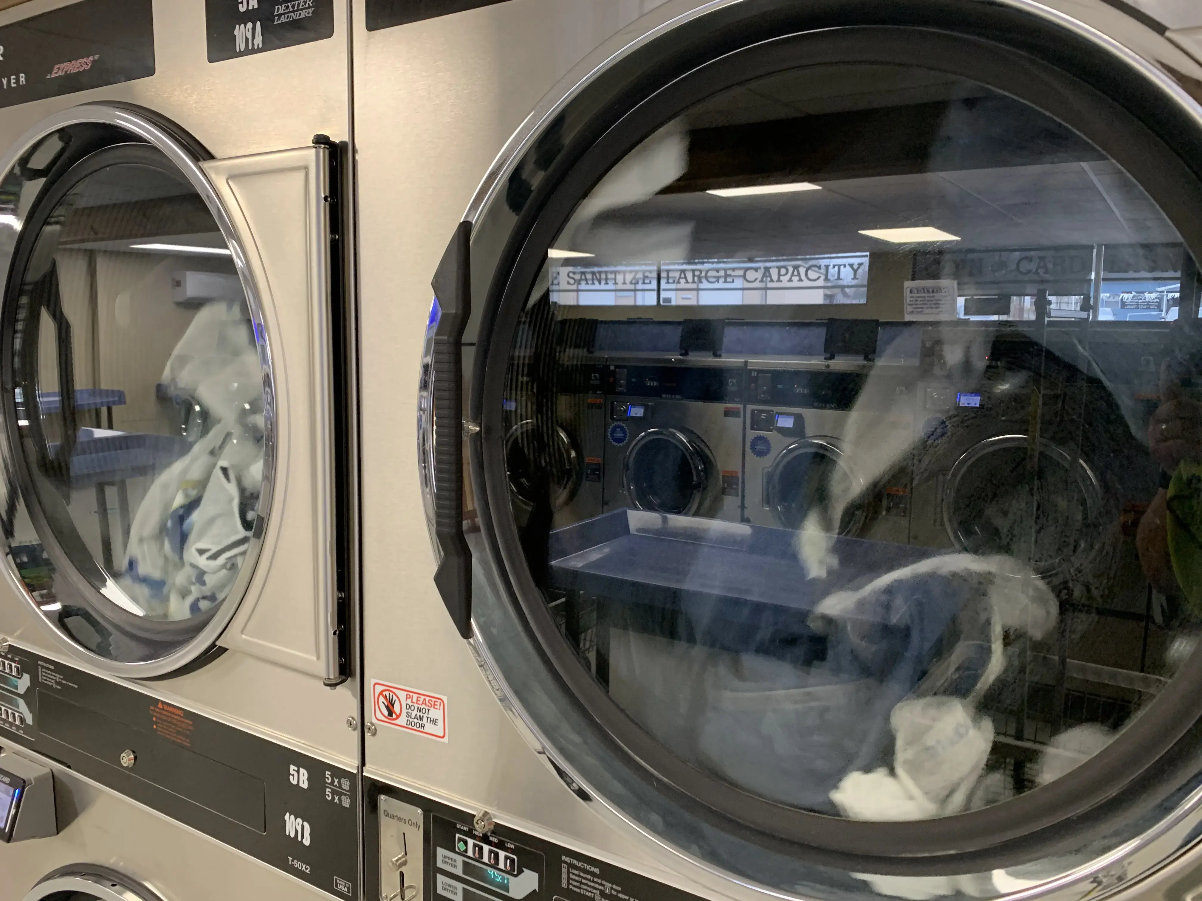 Wash Bar Laundromat - Image 10