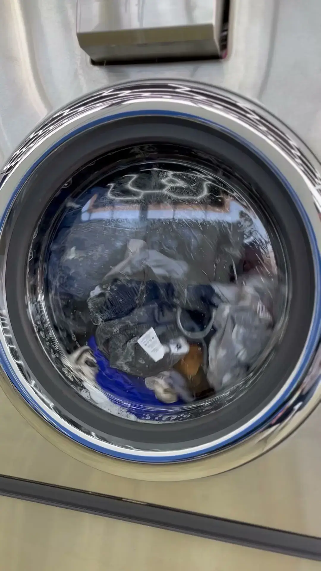 Wash Bar Laundromat thumbnail 15