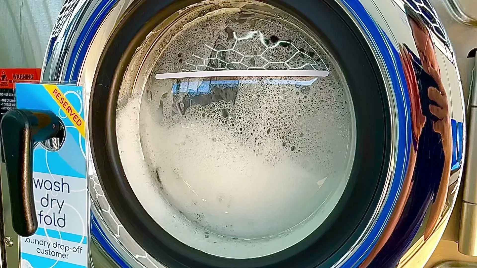 Wash Bar Laundromat - Image 20