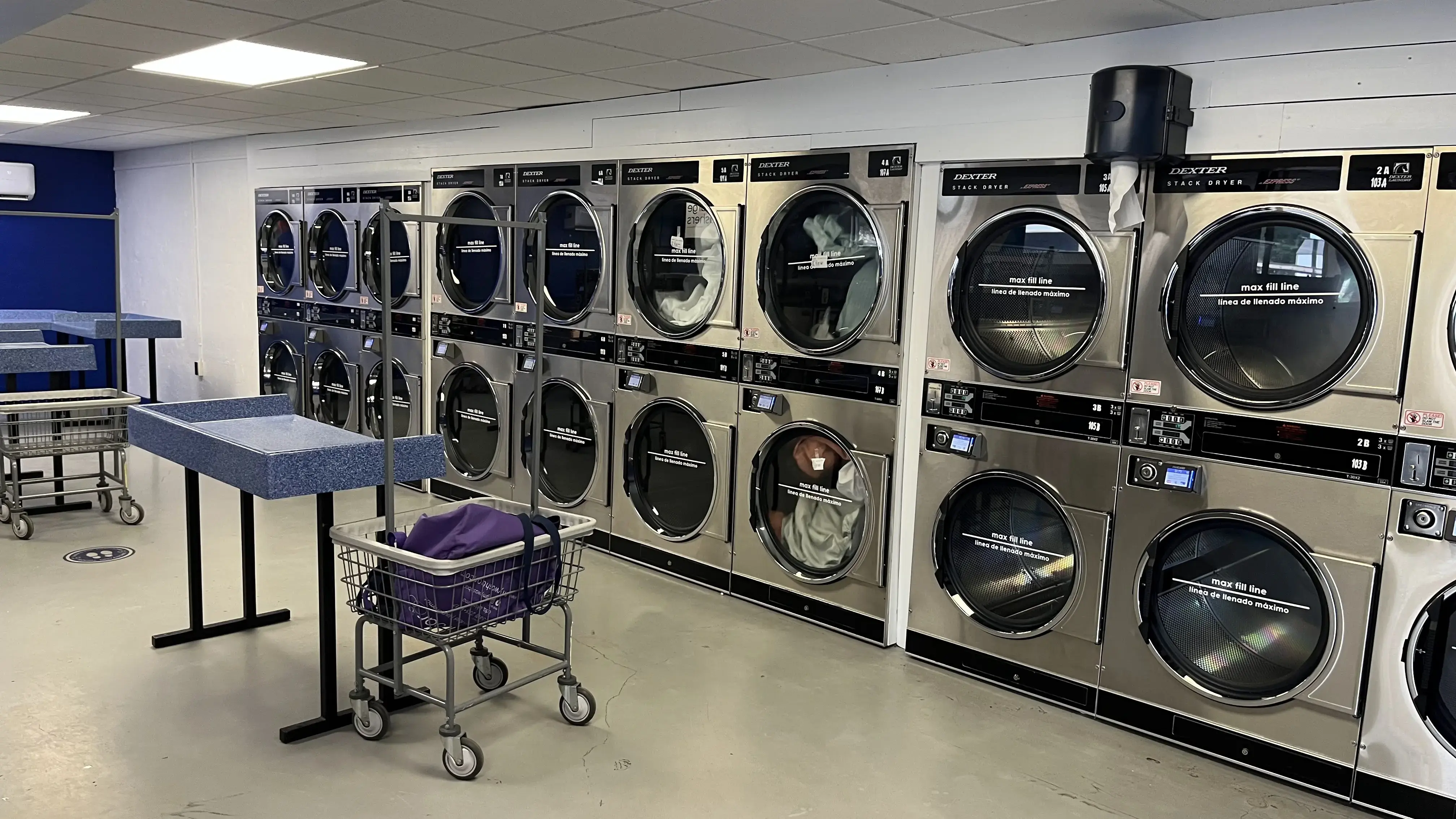 Wash Bar Laundromat - Image 3