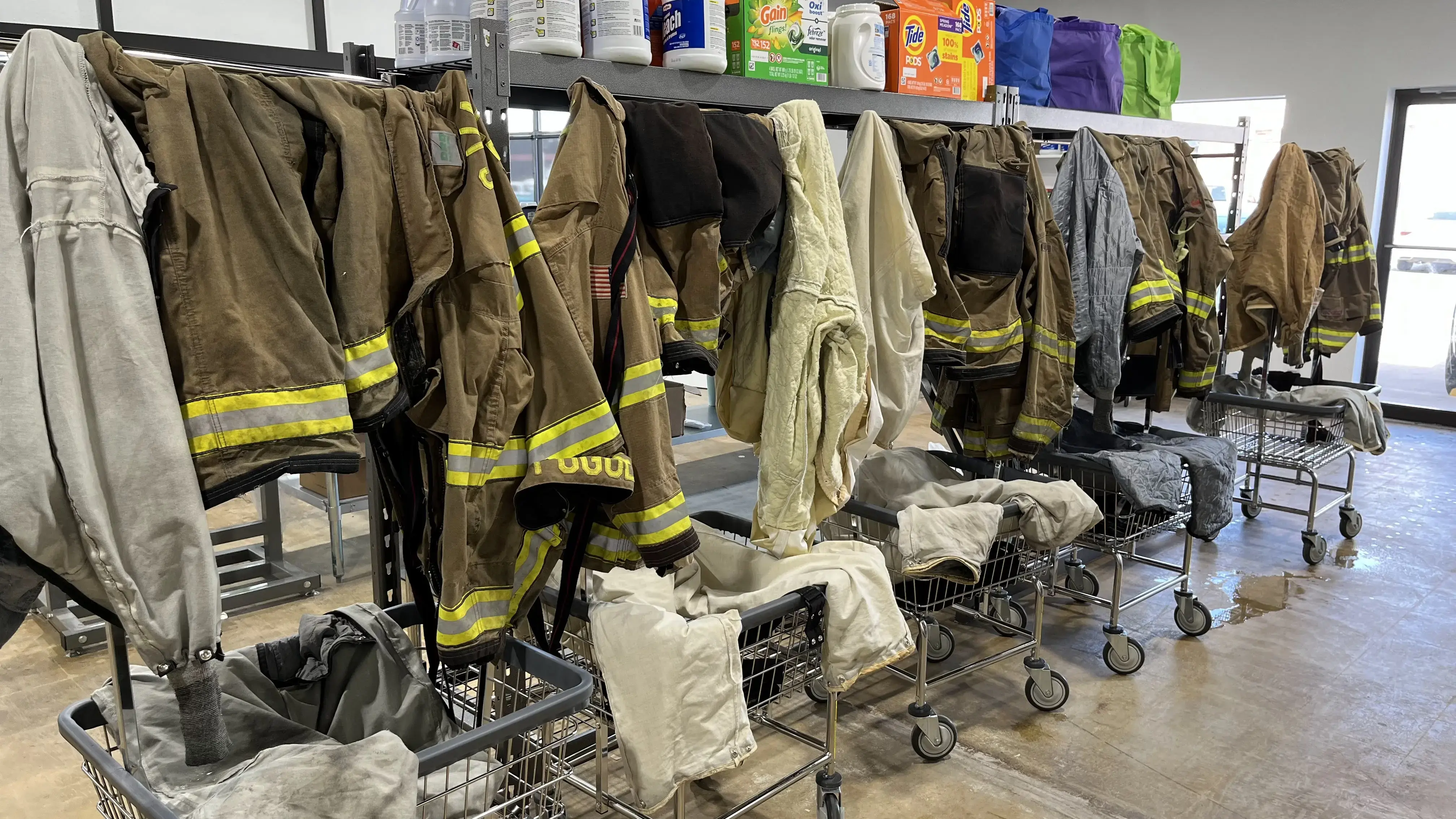 Wash Bar Laundromat thumbnail 17