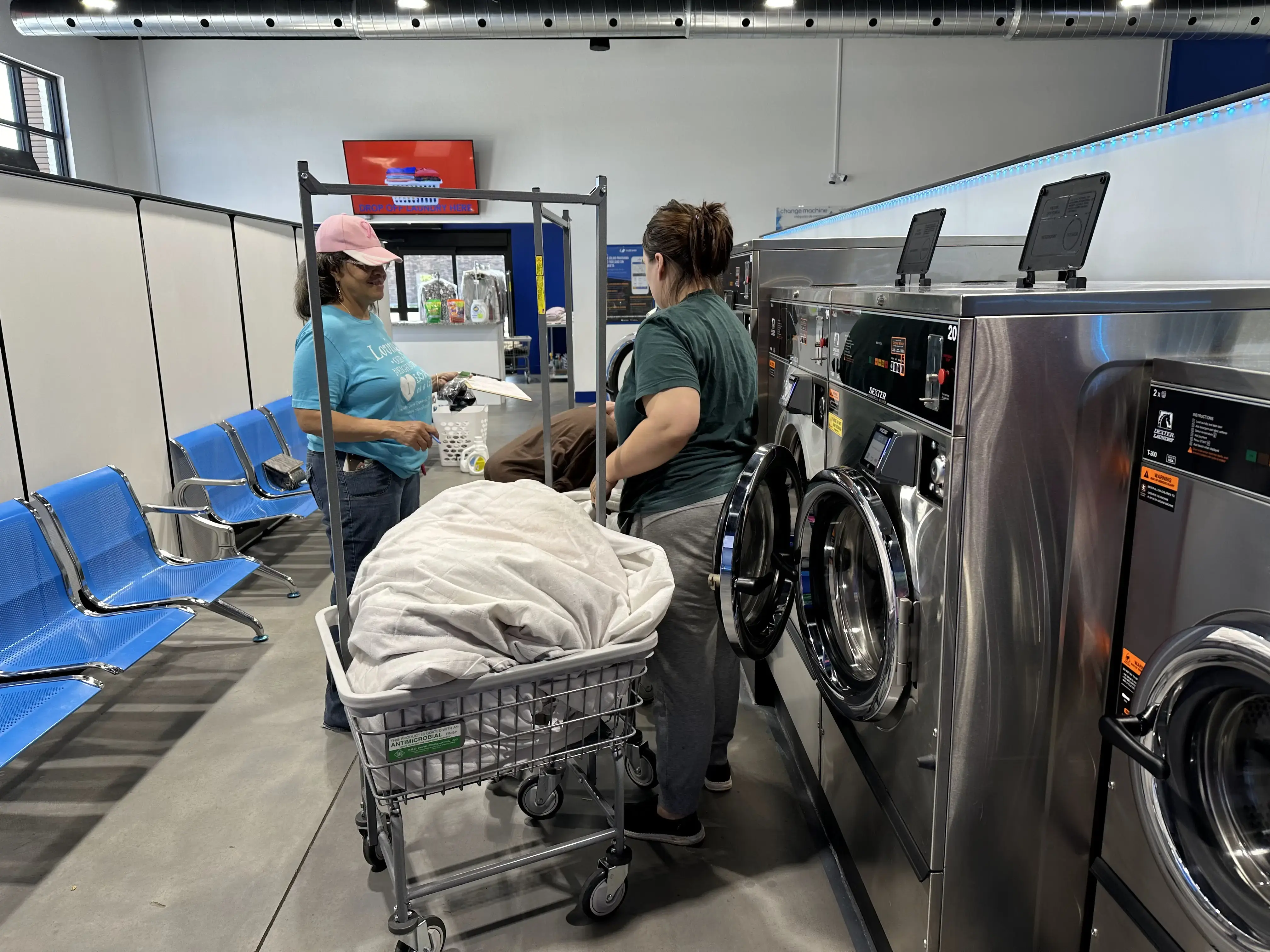 Wash Bar Laundromat and Wash & Fold - Image 13