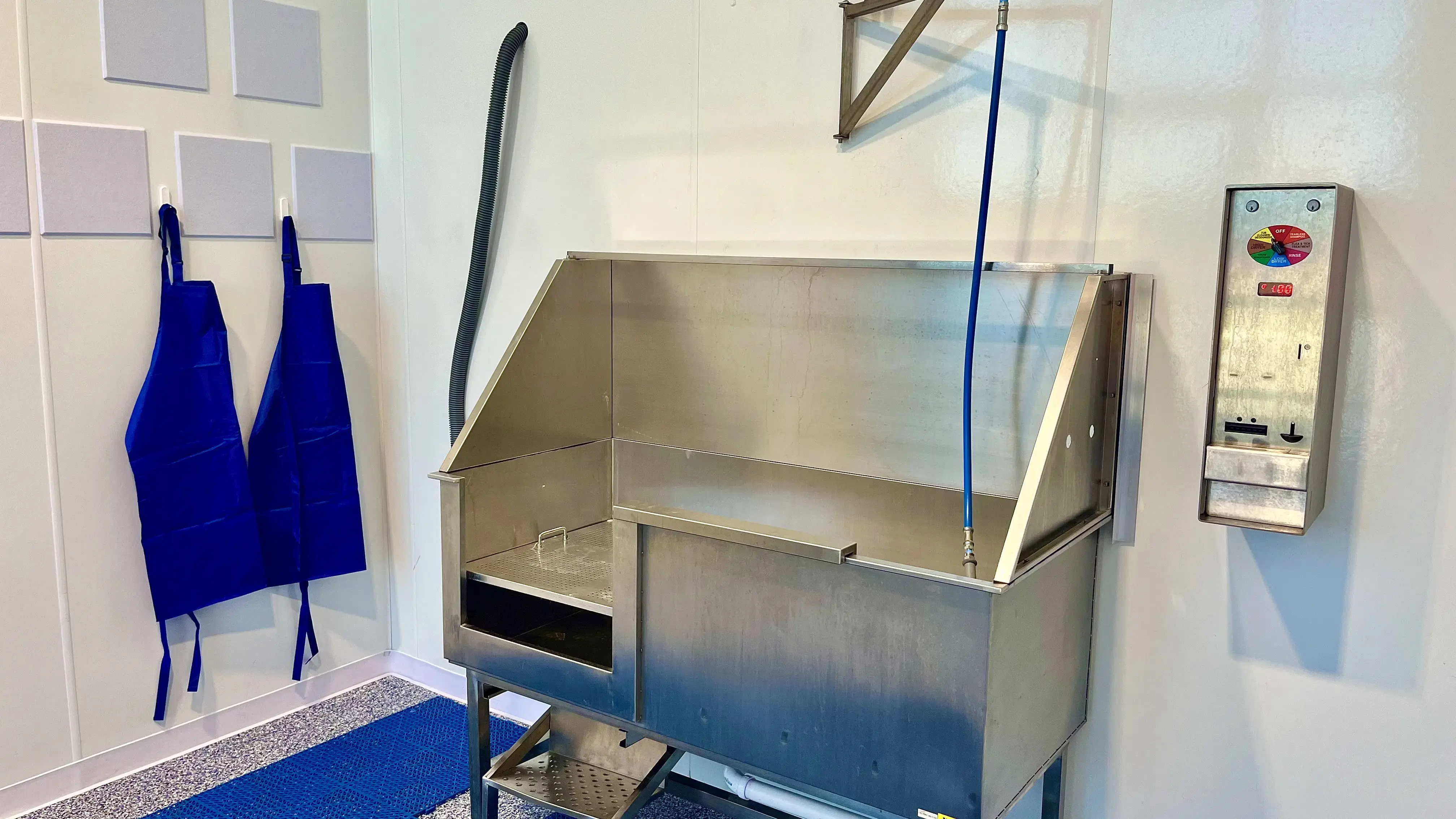 Wash Bar Laundromat and Wash & Fold thumbnail 6