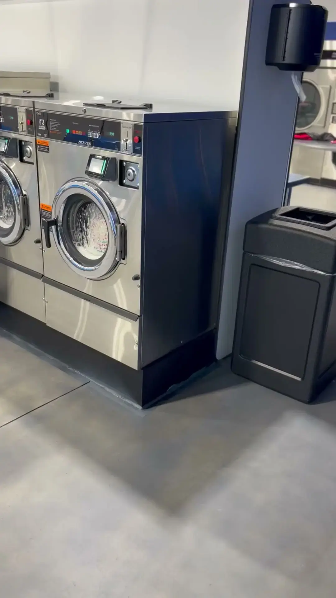 Wash Bar Laundromat and Wash & Fold - Image 8