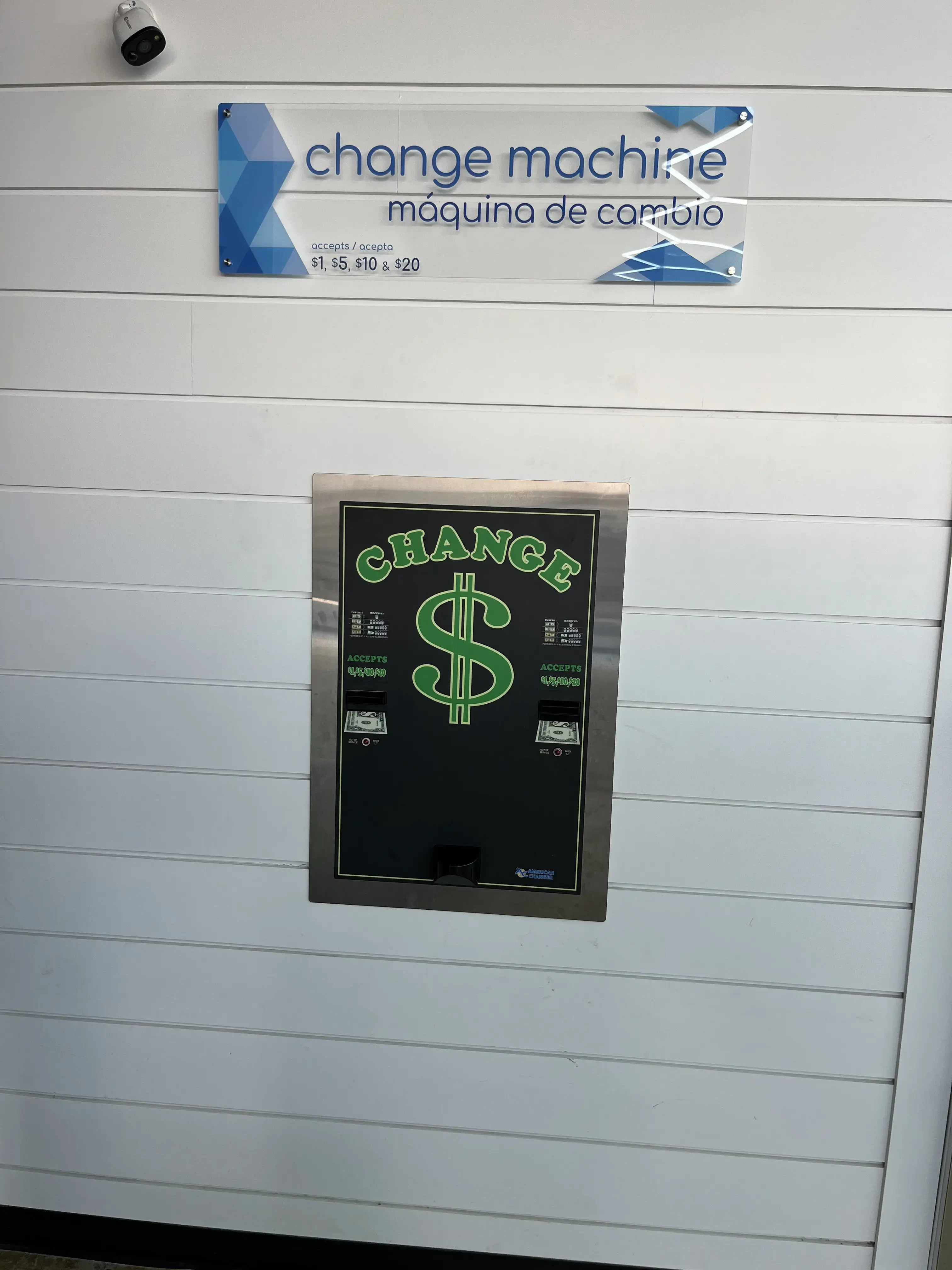 Wash Bar Laundromat and Wash & Fold - Image 15