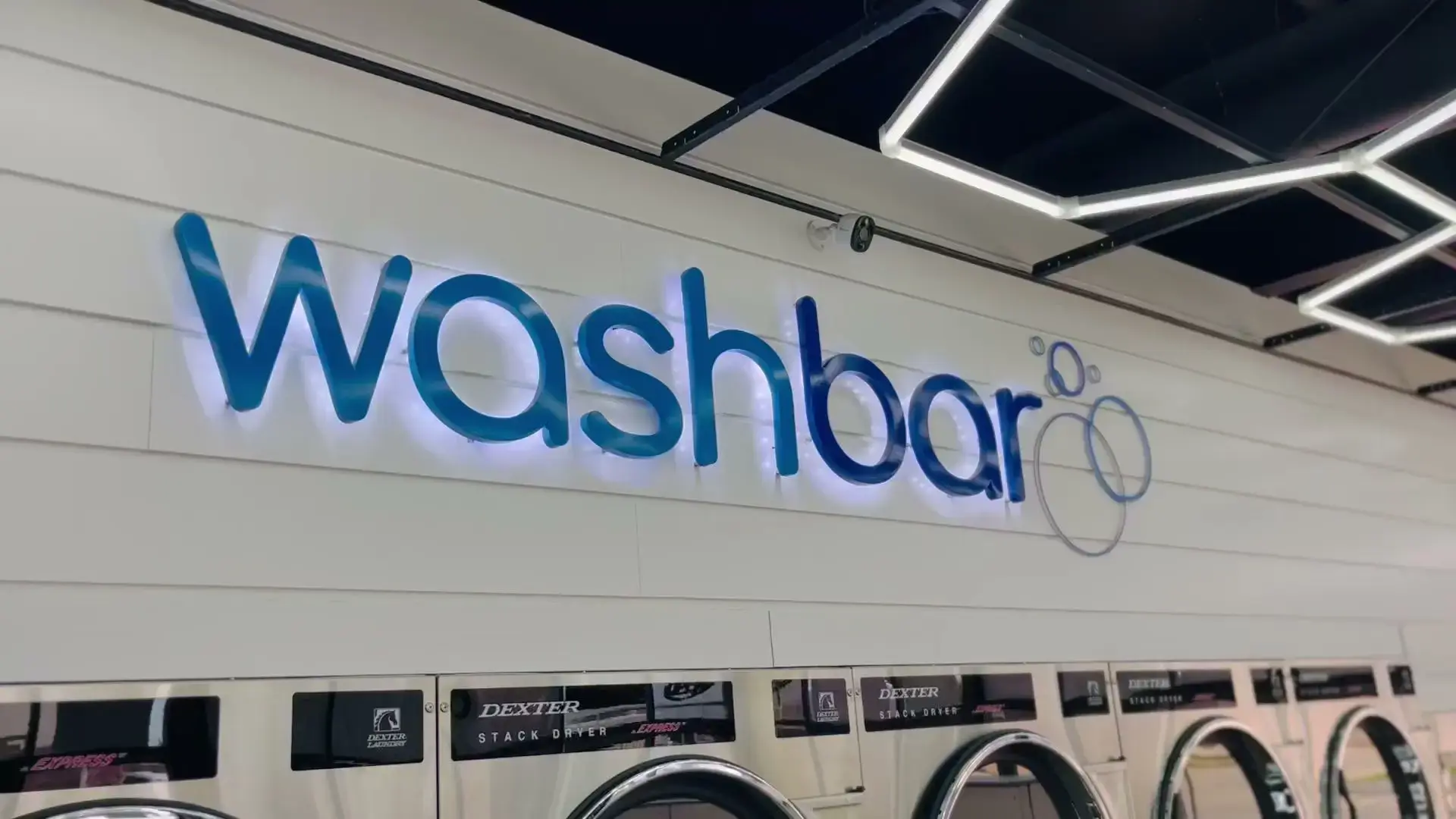 Wash Bar Laundromat and Wash & Fold - Image 3