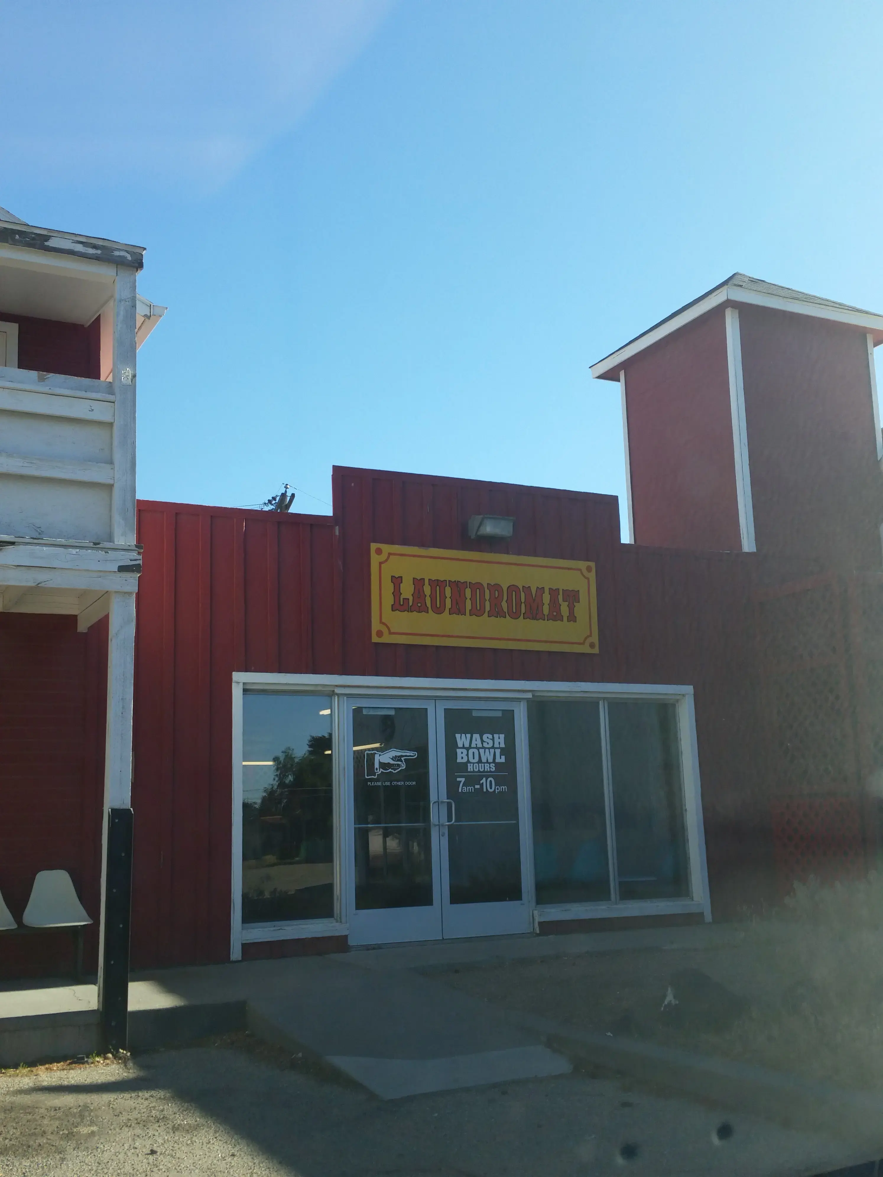 Wash Bowl Laundromat - Image 5