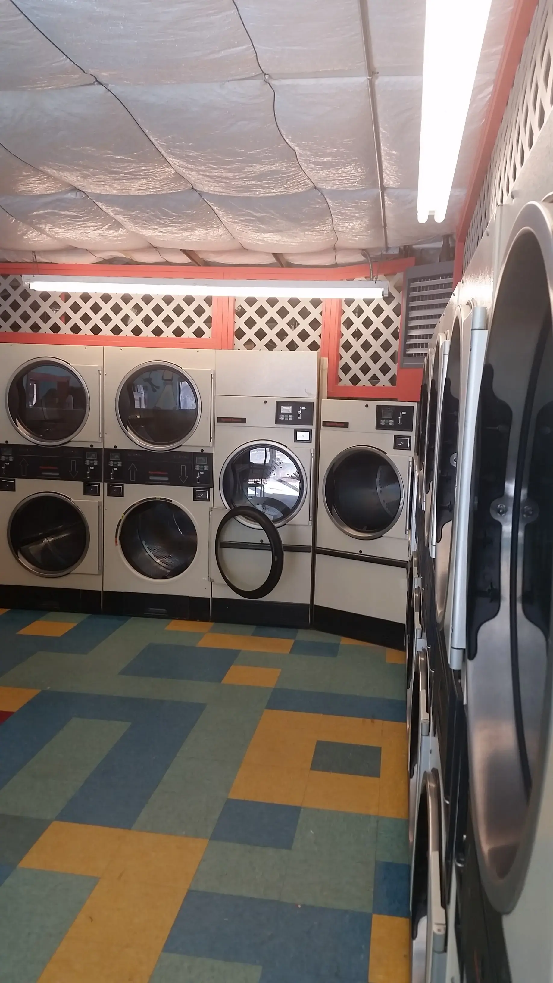Wash Bowl Laundromat thumbnail 15