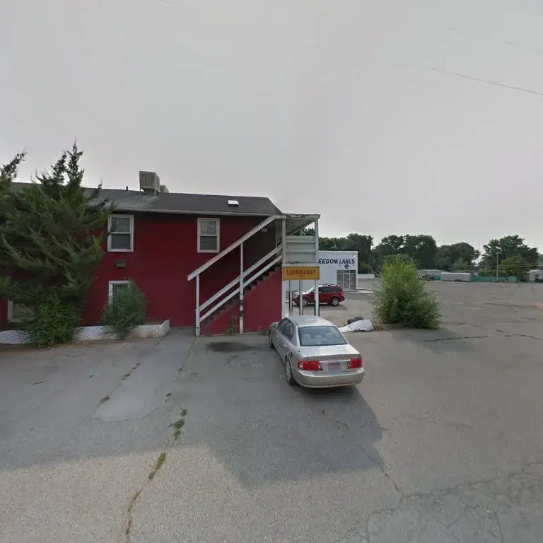 Wash Bowl Laundromat - Image 19