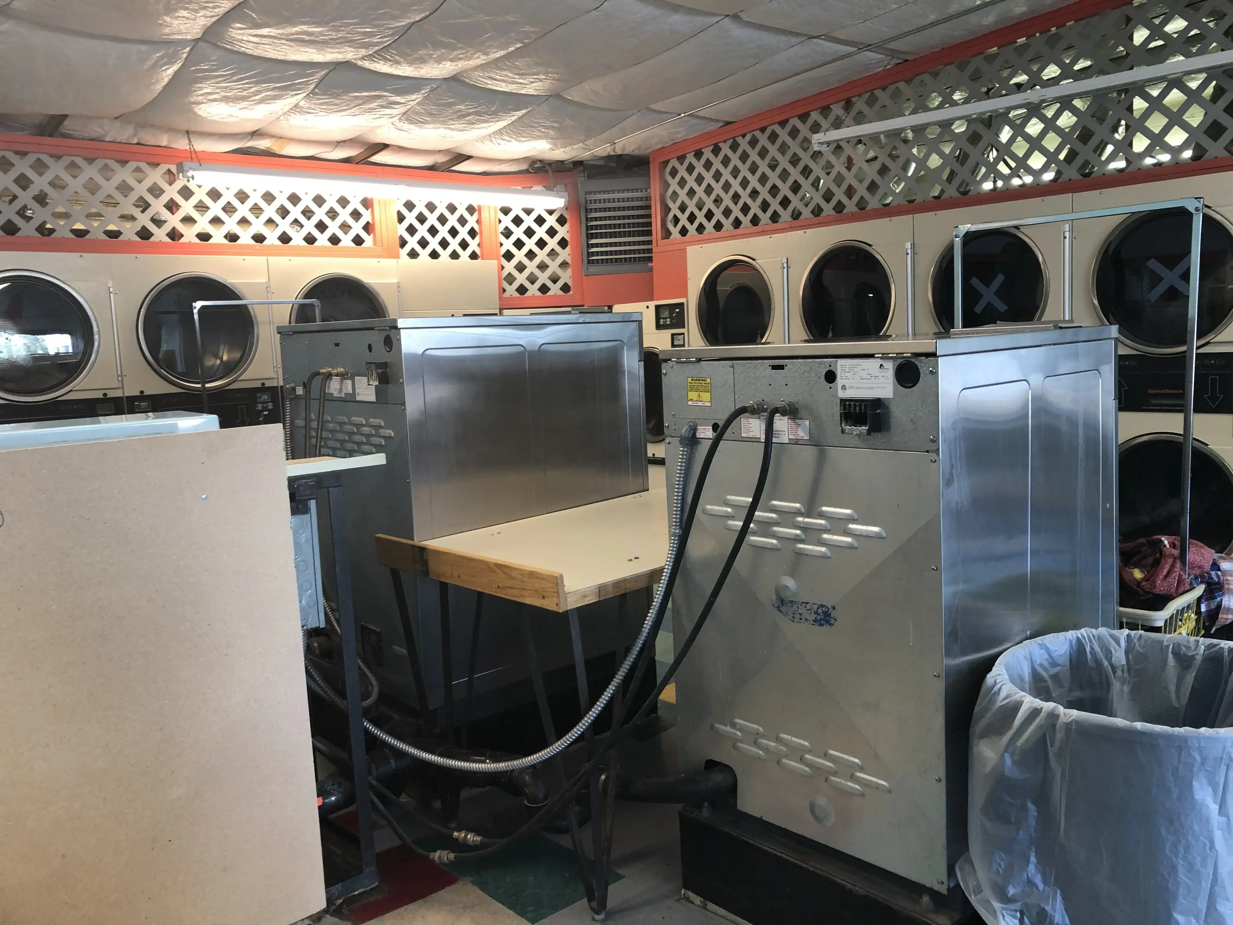 Wash Bowl Laundromat - Image 10