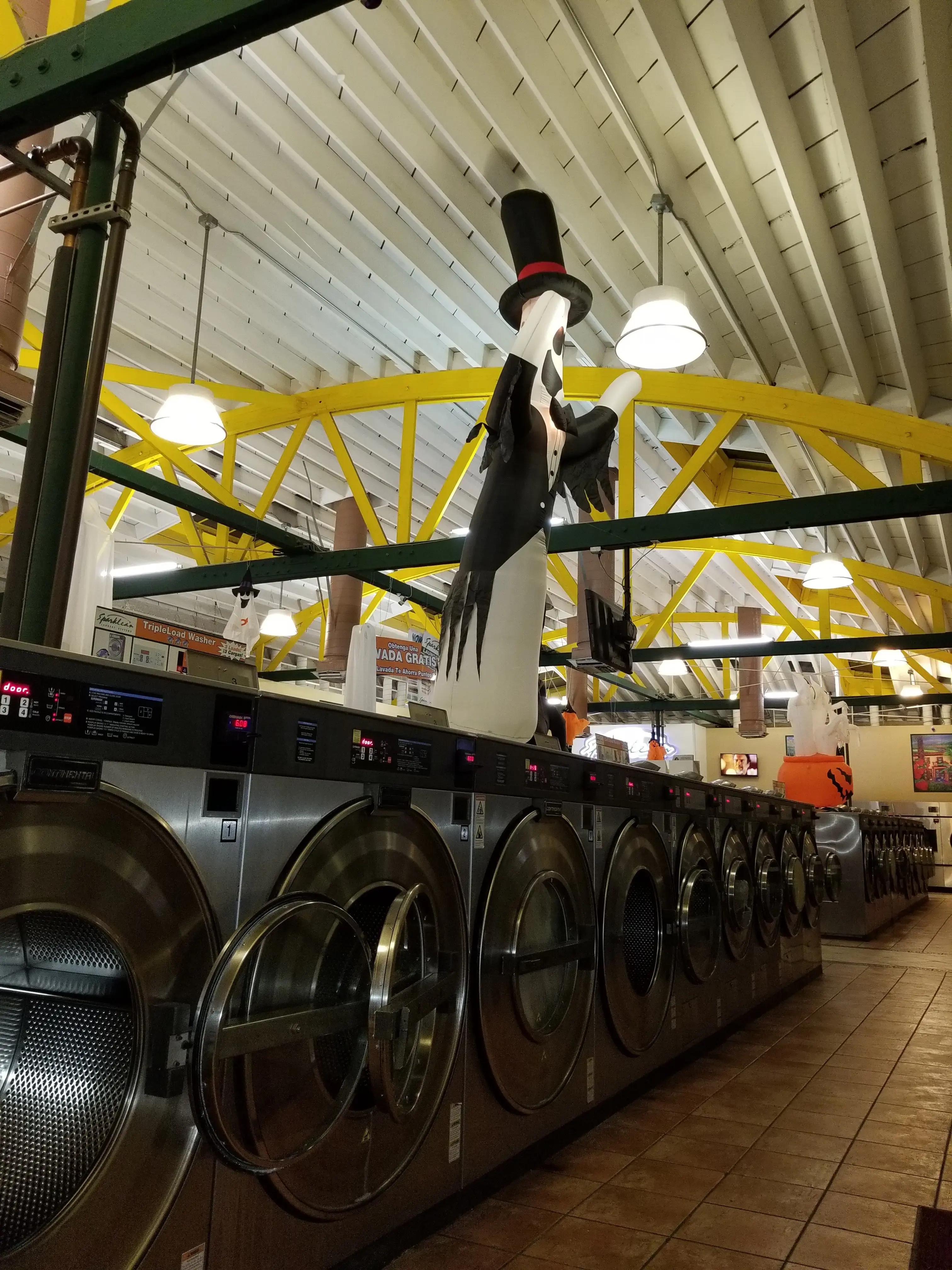 Wash Bros Laundromat thumbnail 14