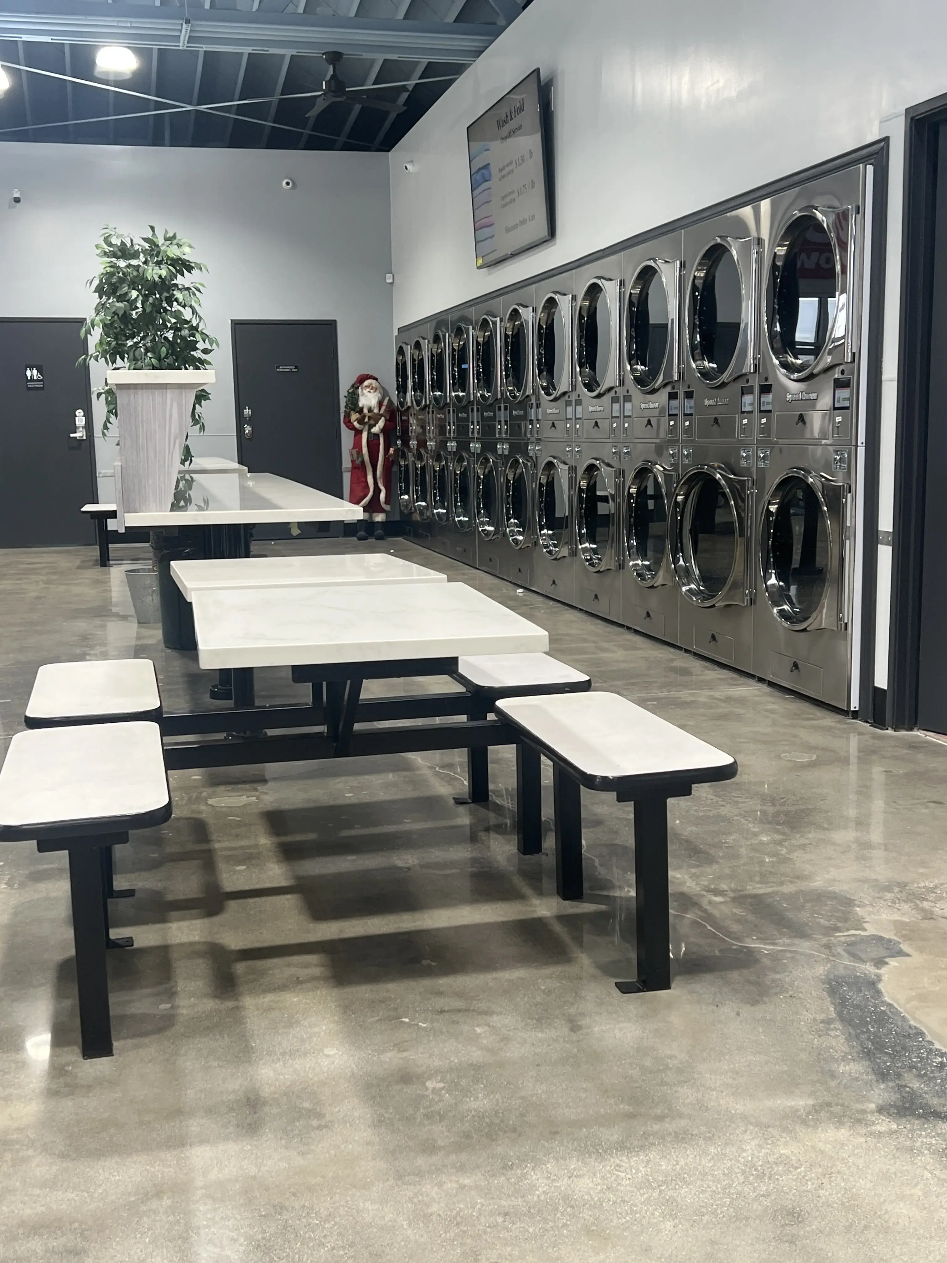 Wash Bros Laundromat thumbnail 3