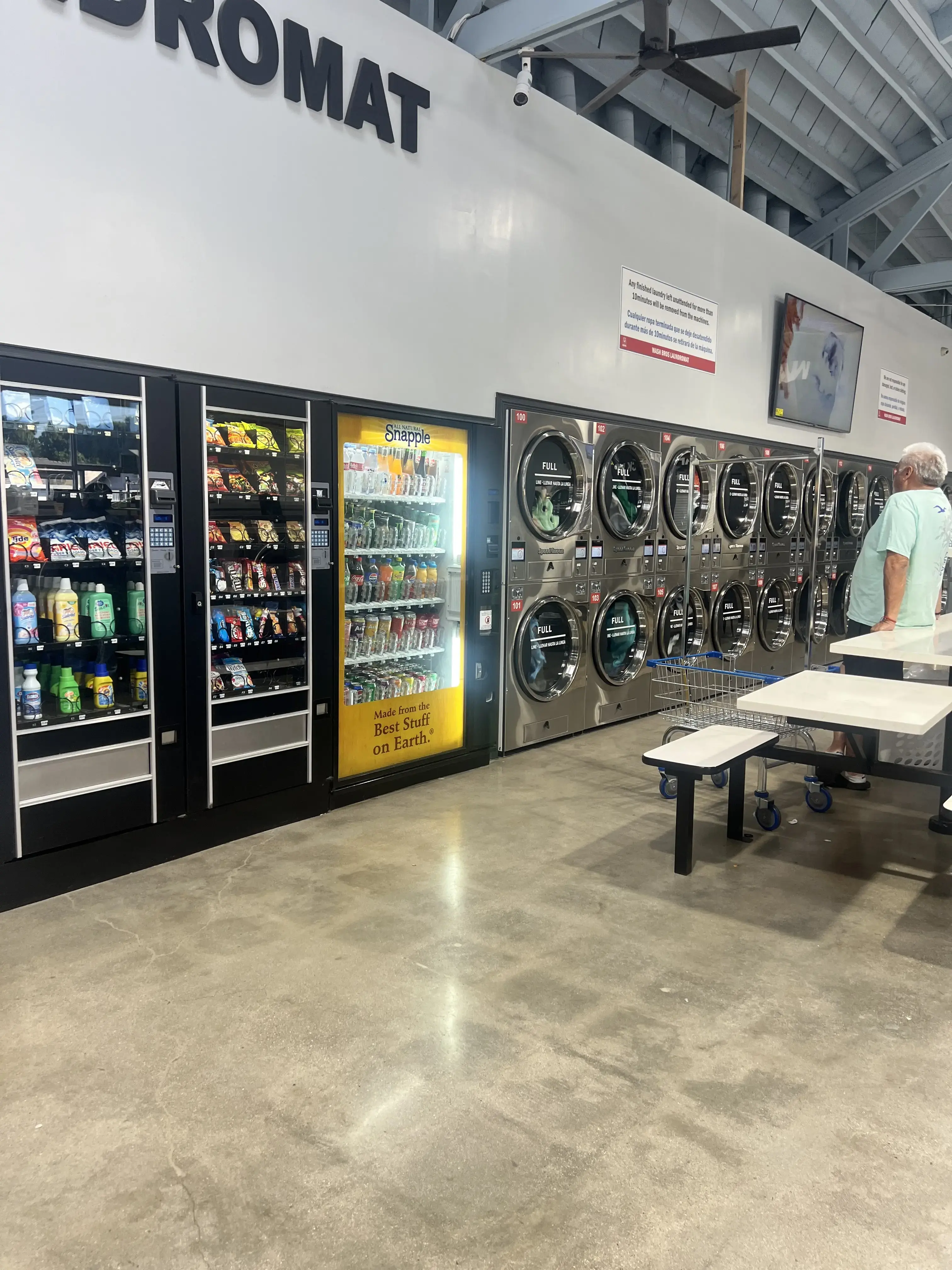Wash Bros Laundromat thumbnail 15