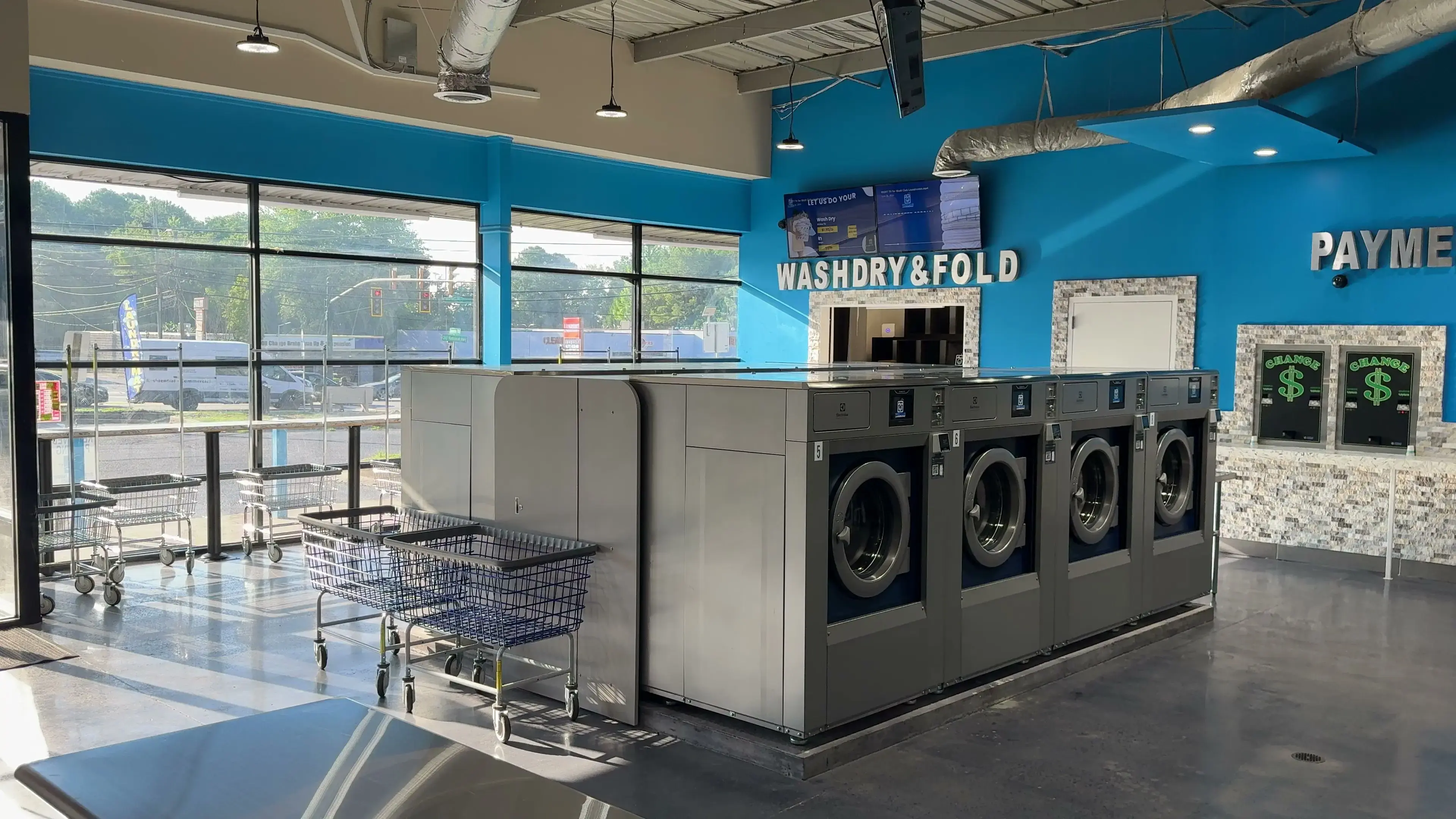 Wash Club | WashLuXe Laundromat thumbnail 2