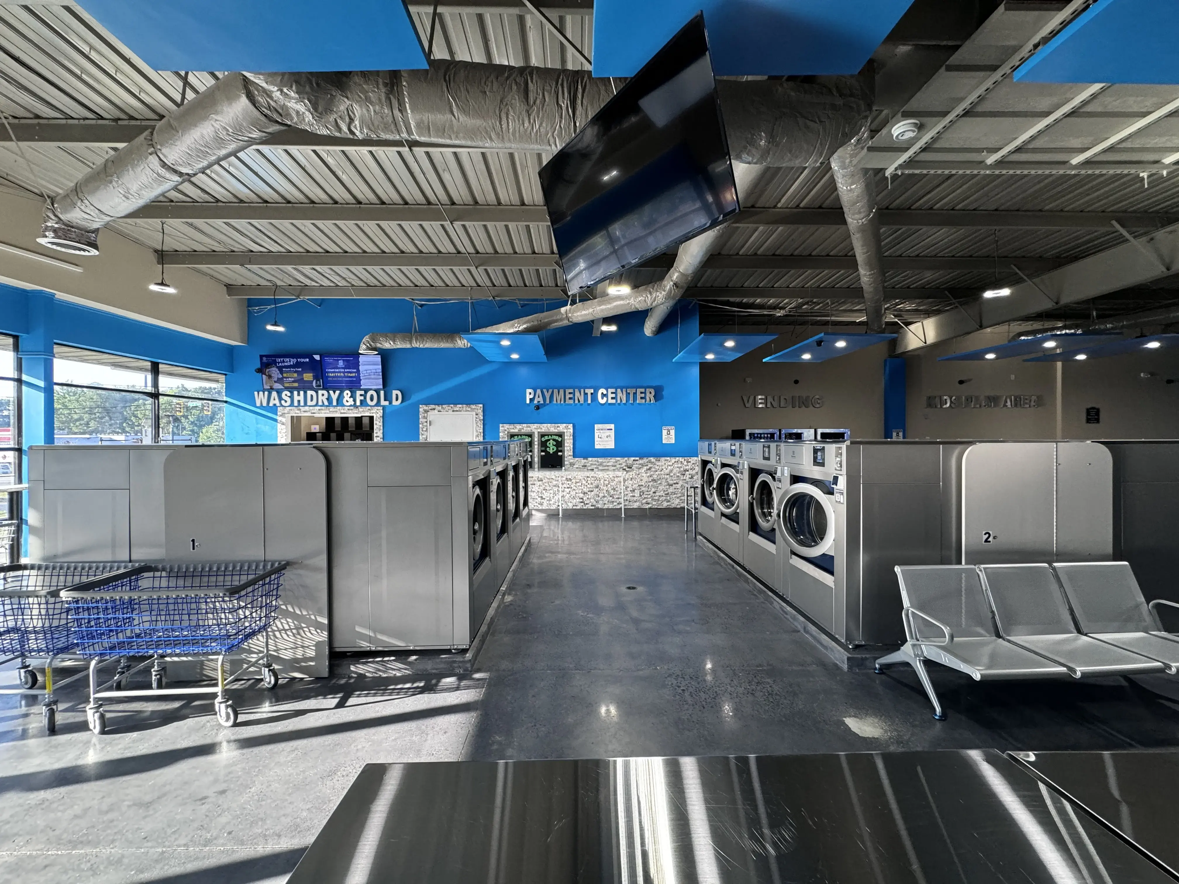 Wash Club | WashLuXe Laundromat thumbnail 4