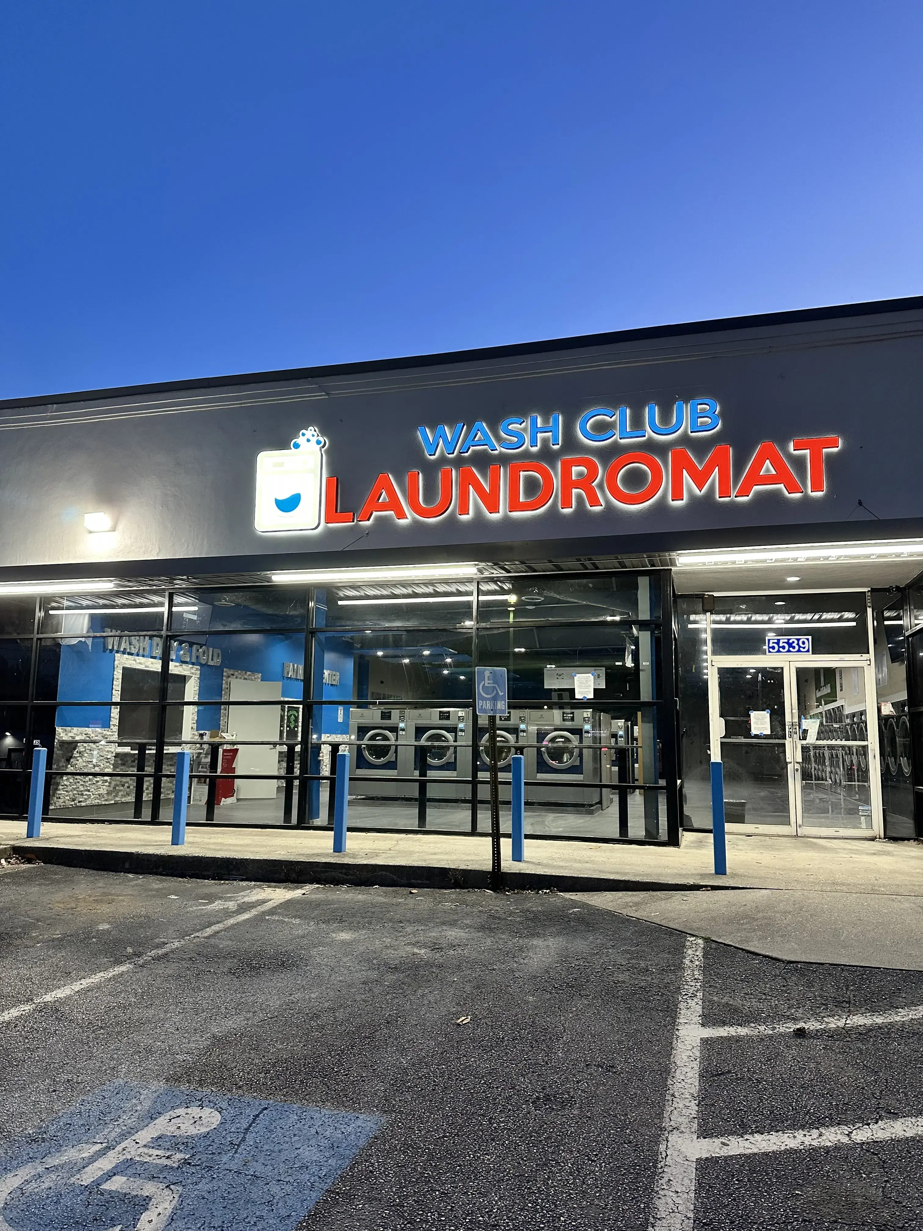 Wash Club | WashLuXe Laundromat thumbnail 1