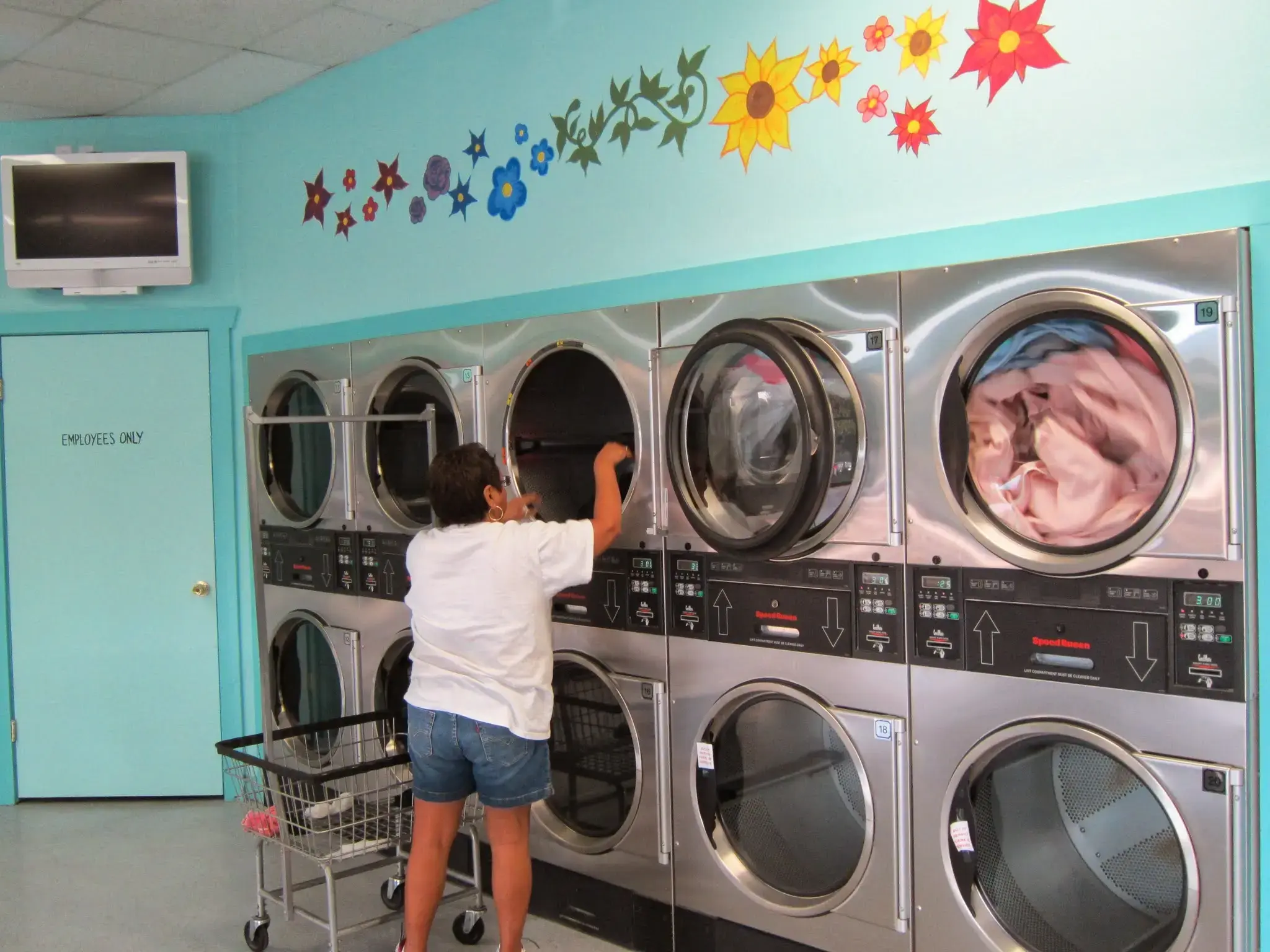 Wash Day Laundry-Wimberley thumbnail 1