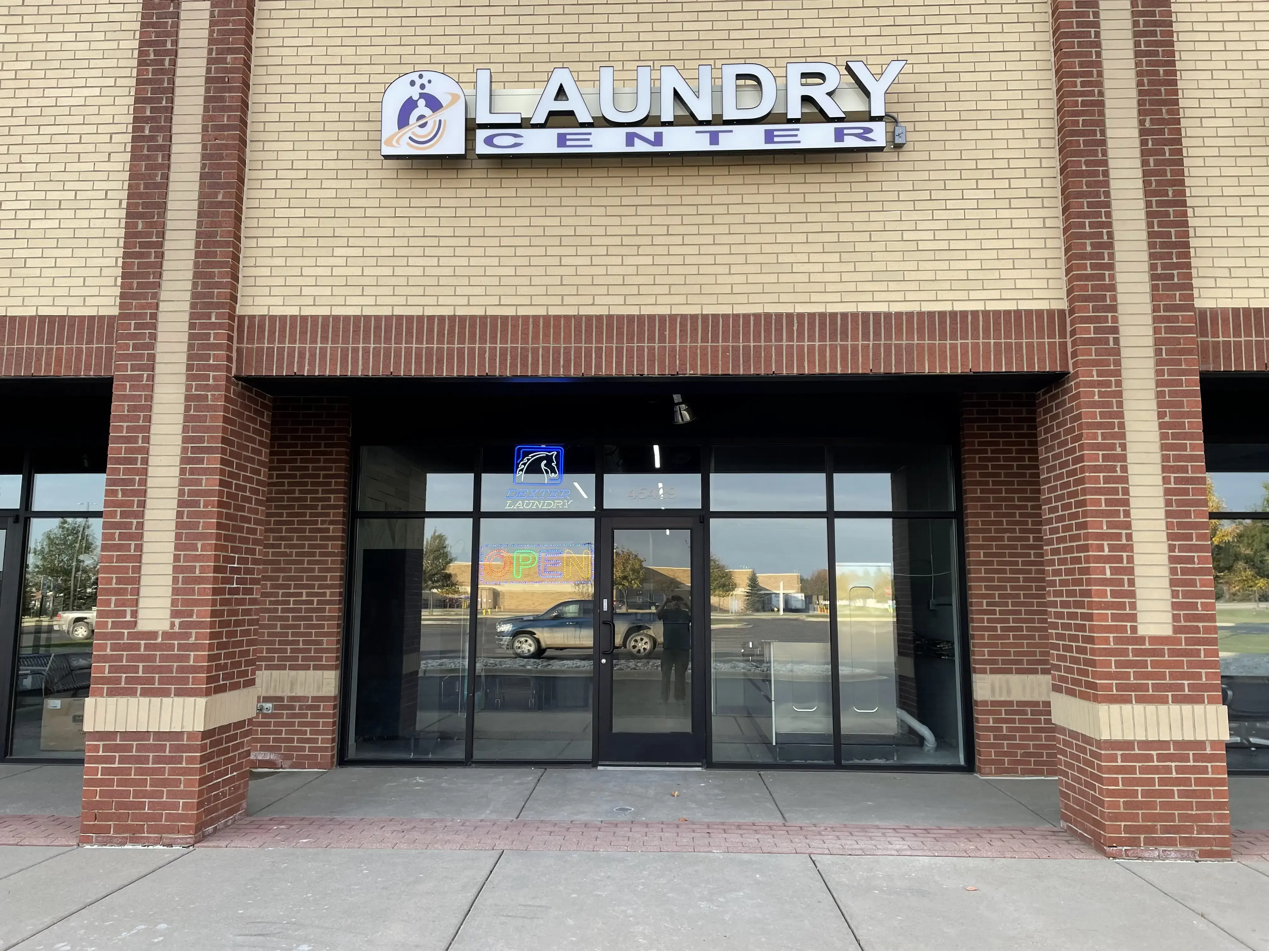 Wash Dry and WiFi Laundry Center Marketplace thumbnail 3