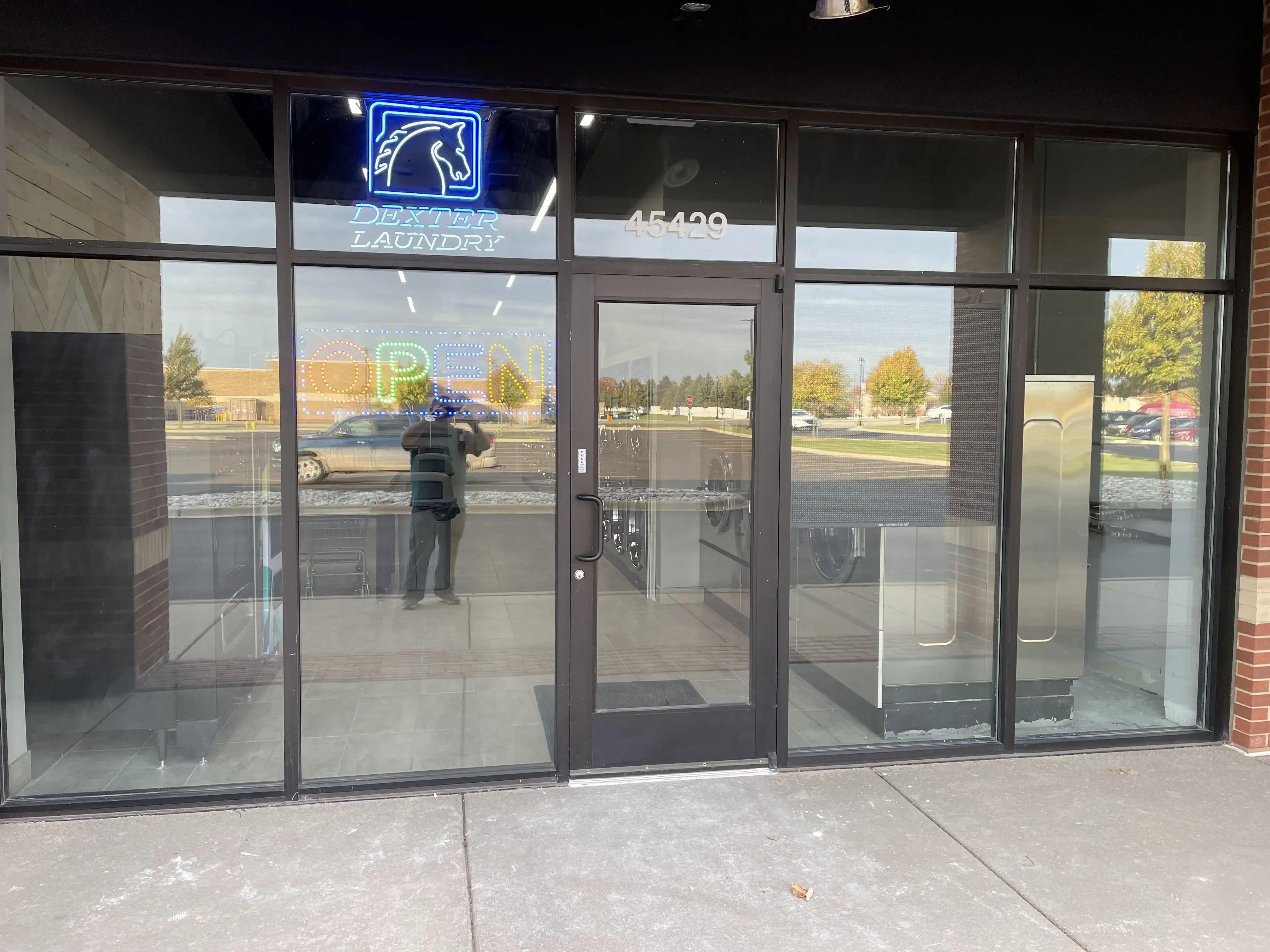 Wash Dry and WiFi Laundry Center Marketplace thumbnail 5