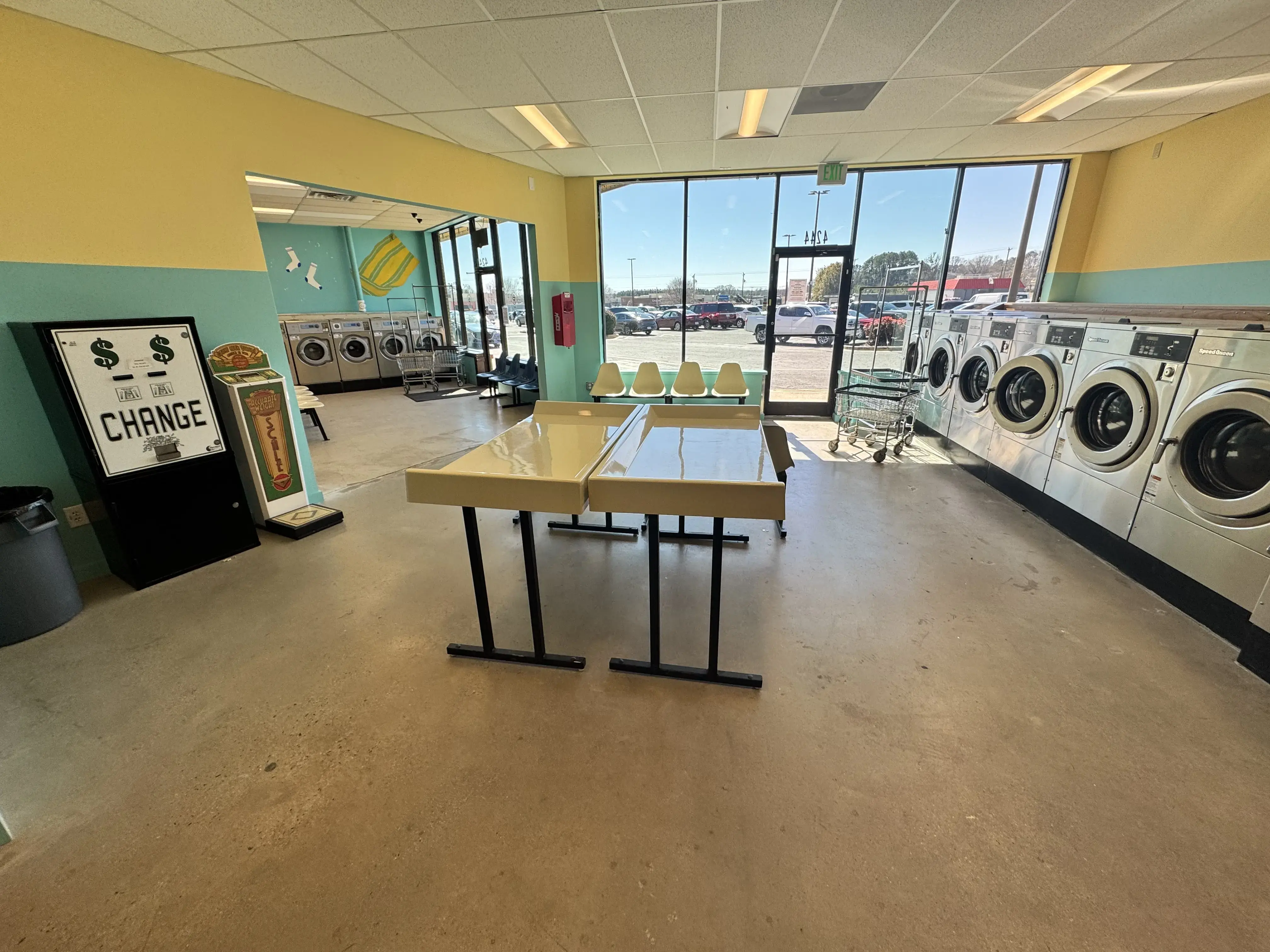 Wash & Dry Coin Laundry - Image 14