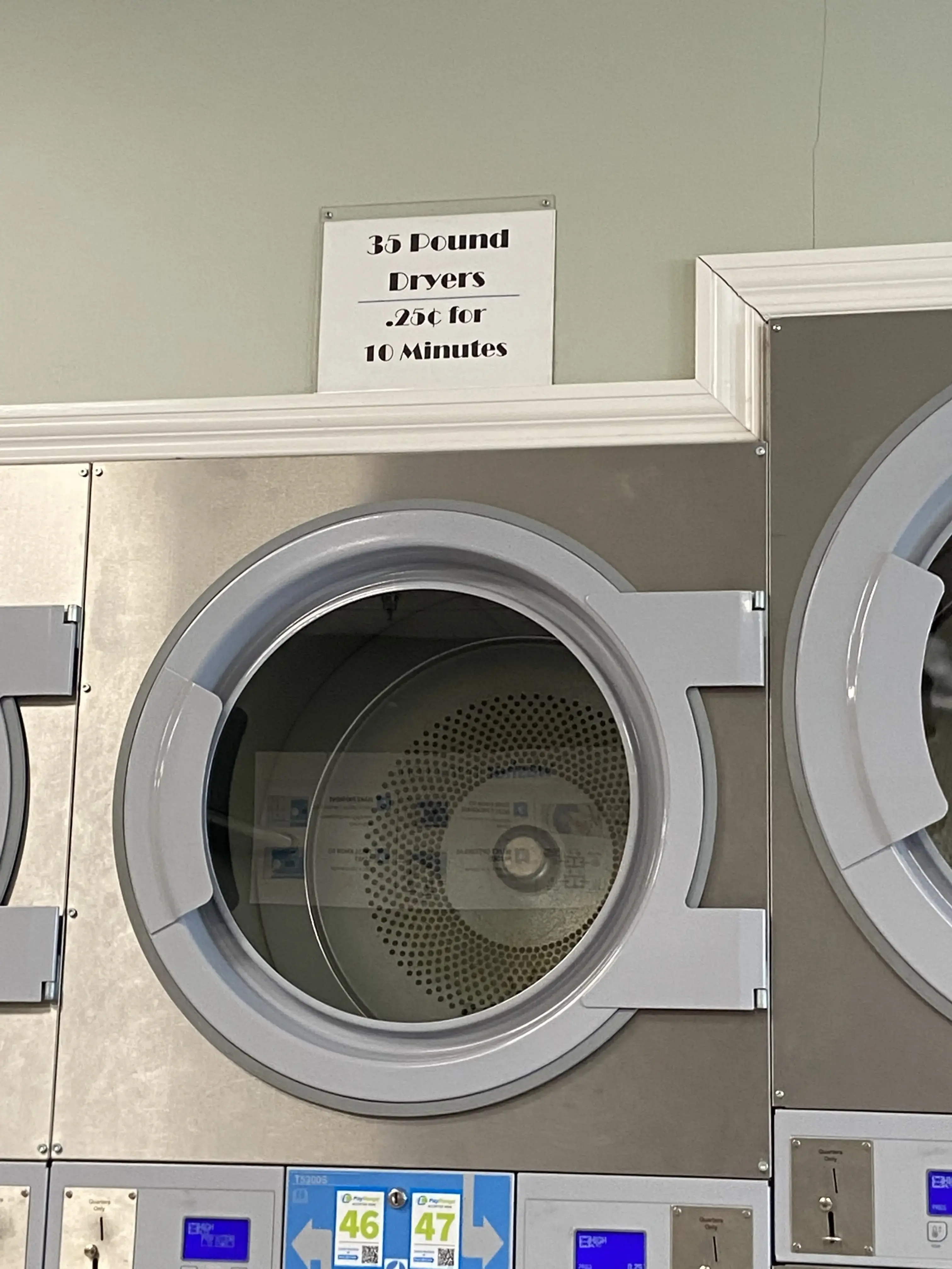 Wash & Dry Laundromat thumbnail 5