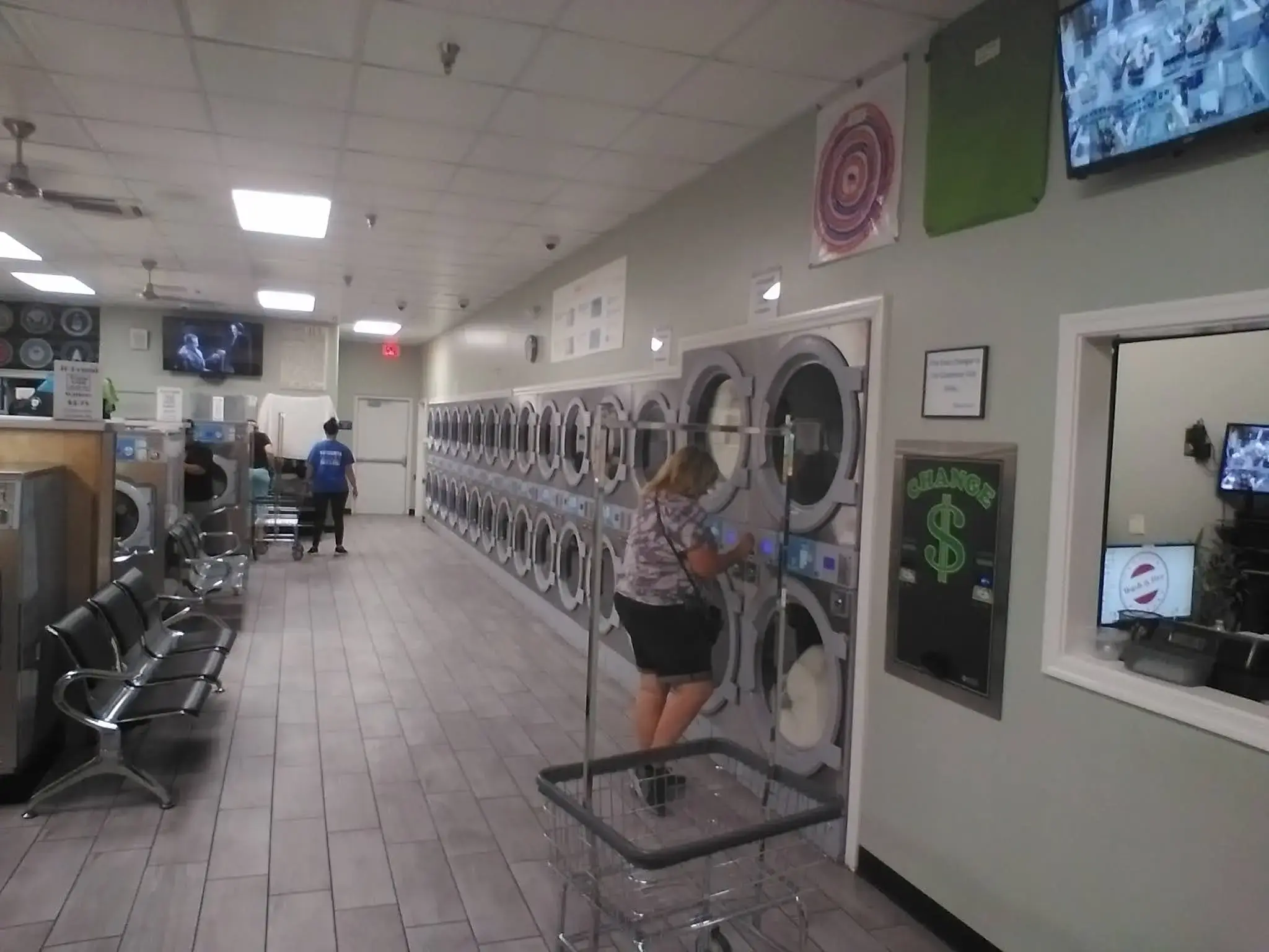 Wash & Dry Laundromat - Image 4