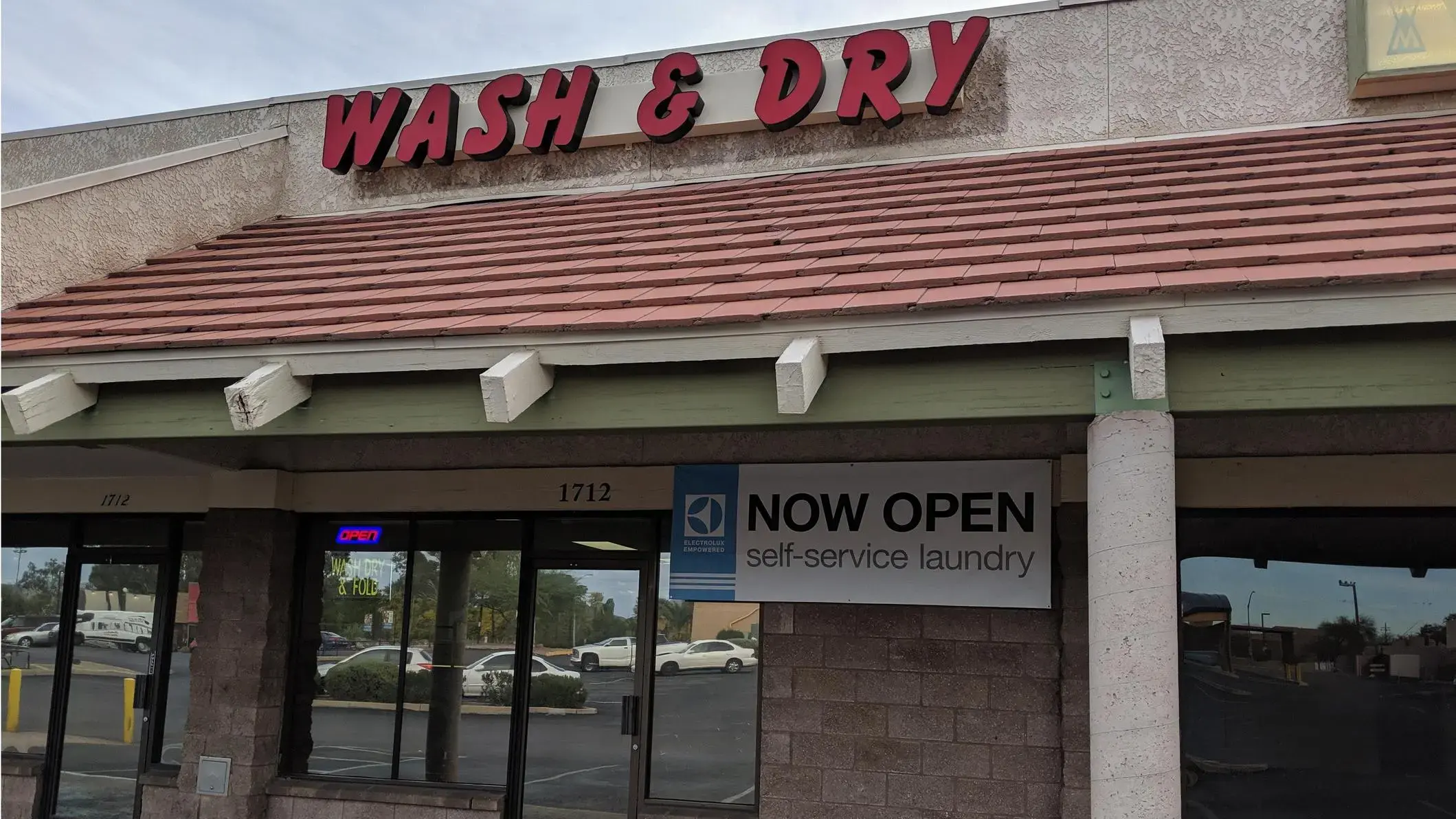 Wash & Dry Laundromat location