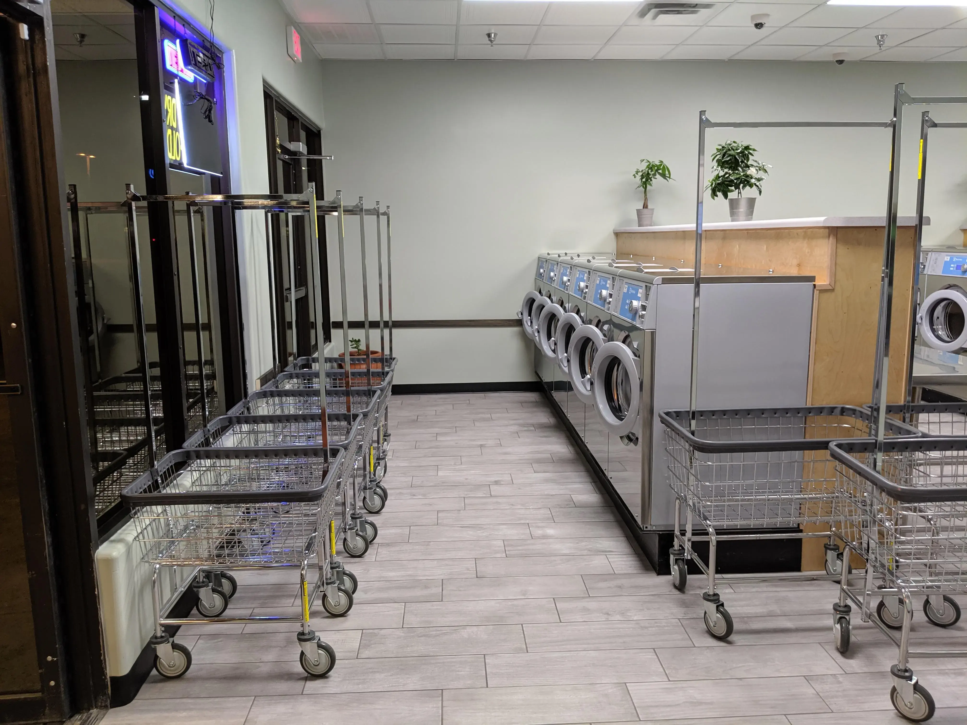 Wash & Dry Laundromat thumbnail 20