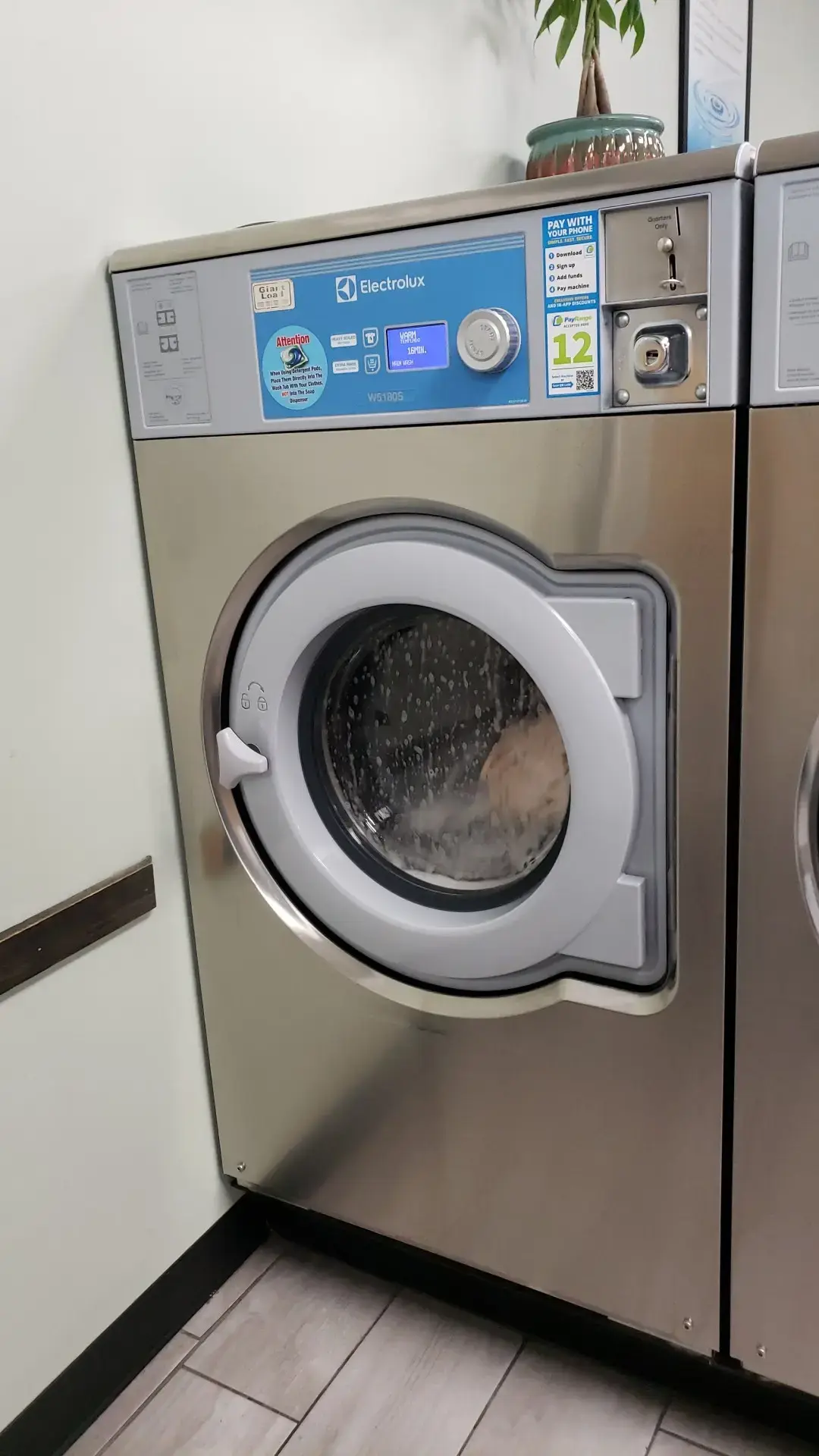 Wash & Dry Laundromat thumbnail 17