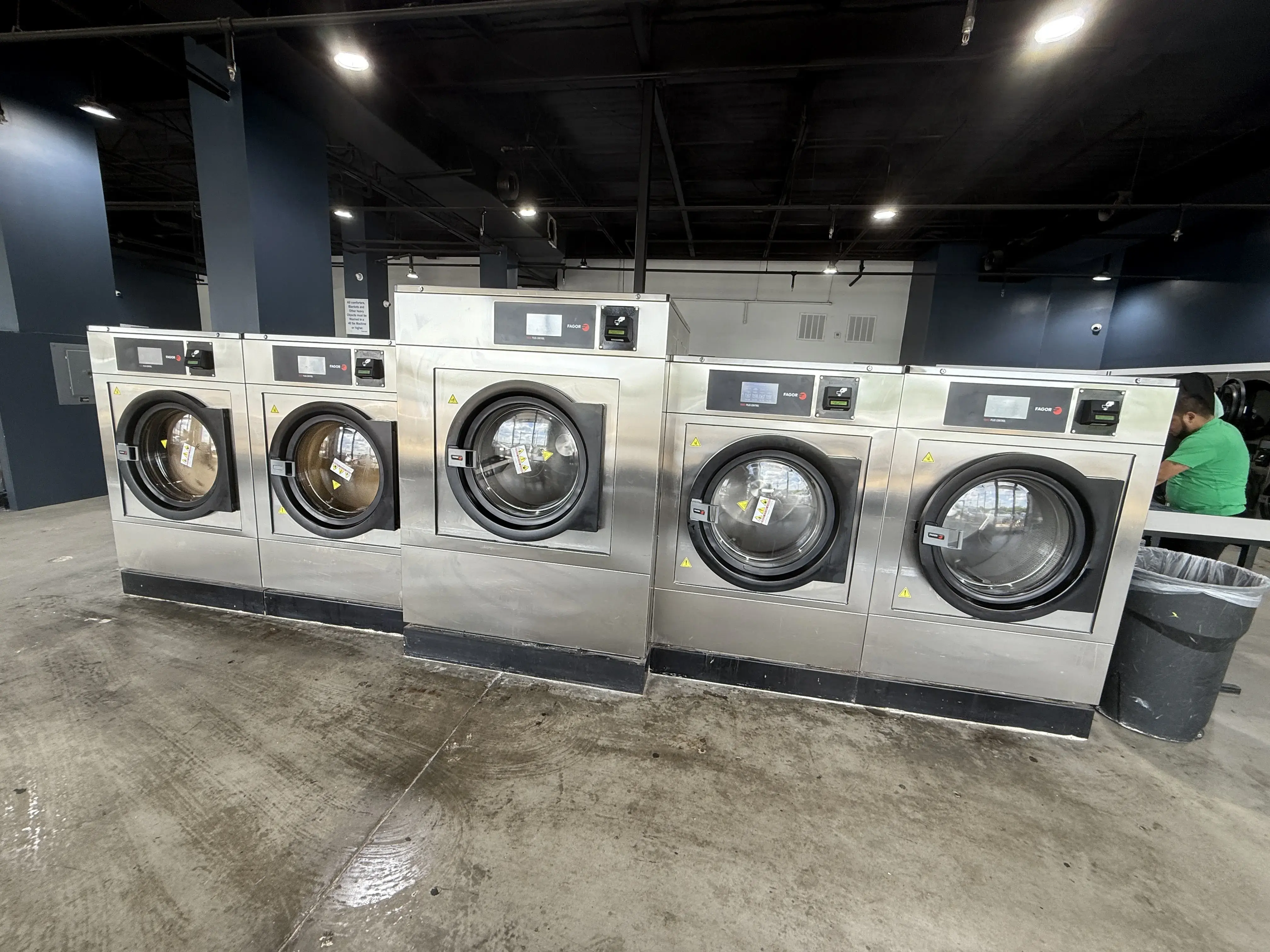 Wash & Go Coin Laundry thumbnail 3