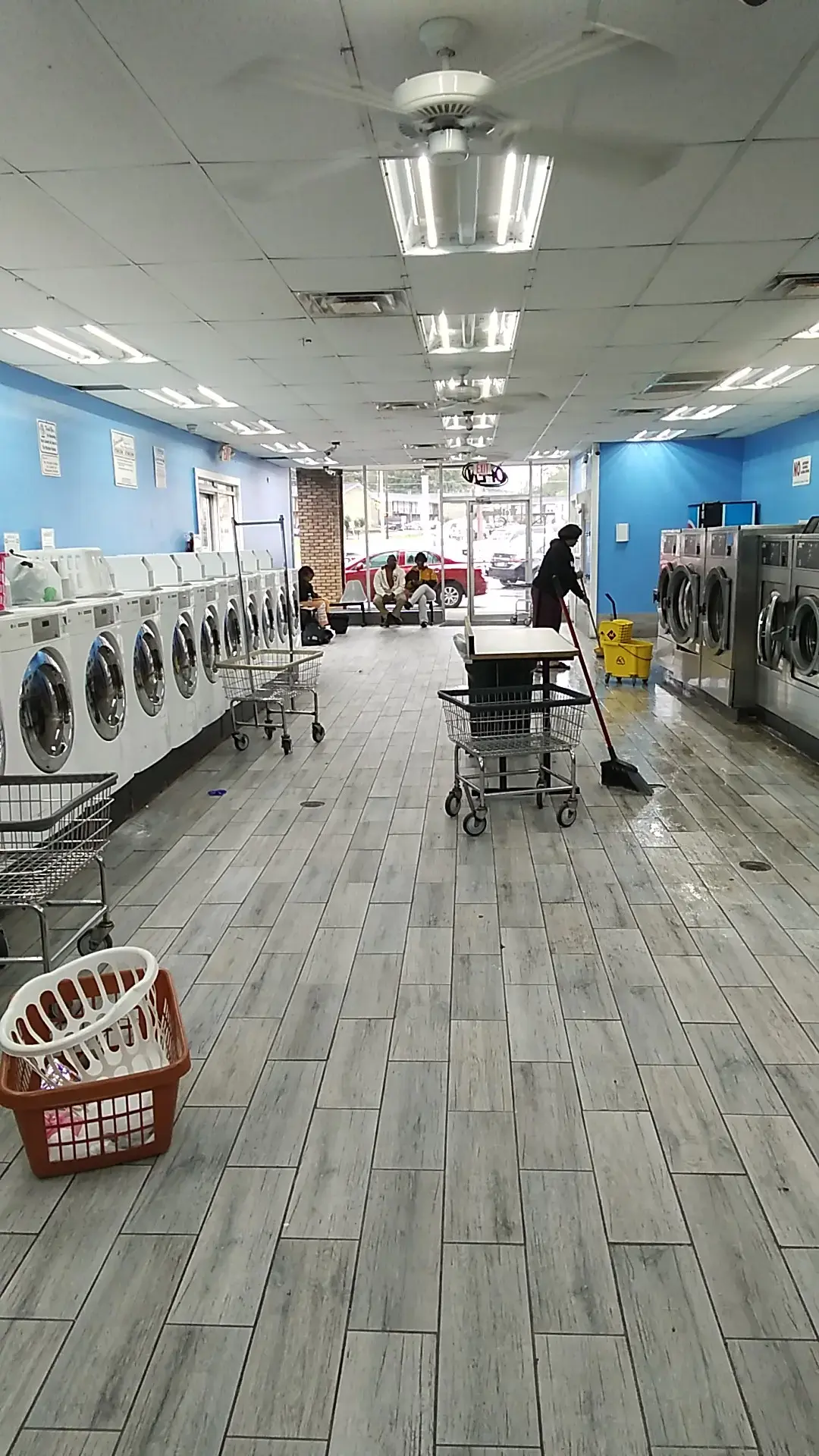 Wash & Go Coin Laundry thumbnail 11