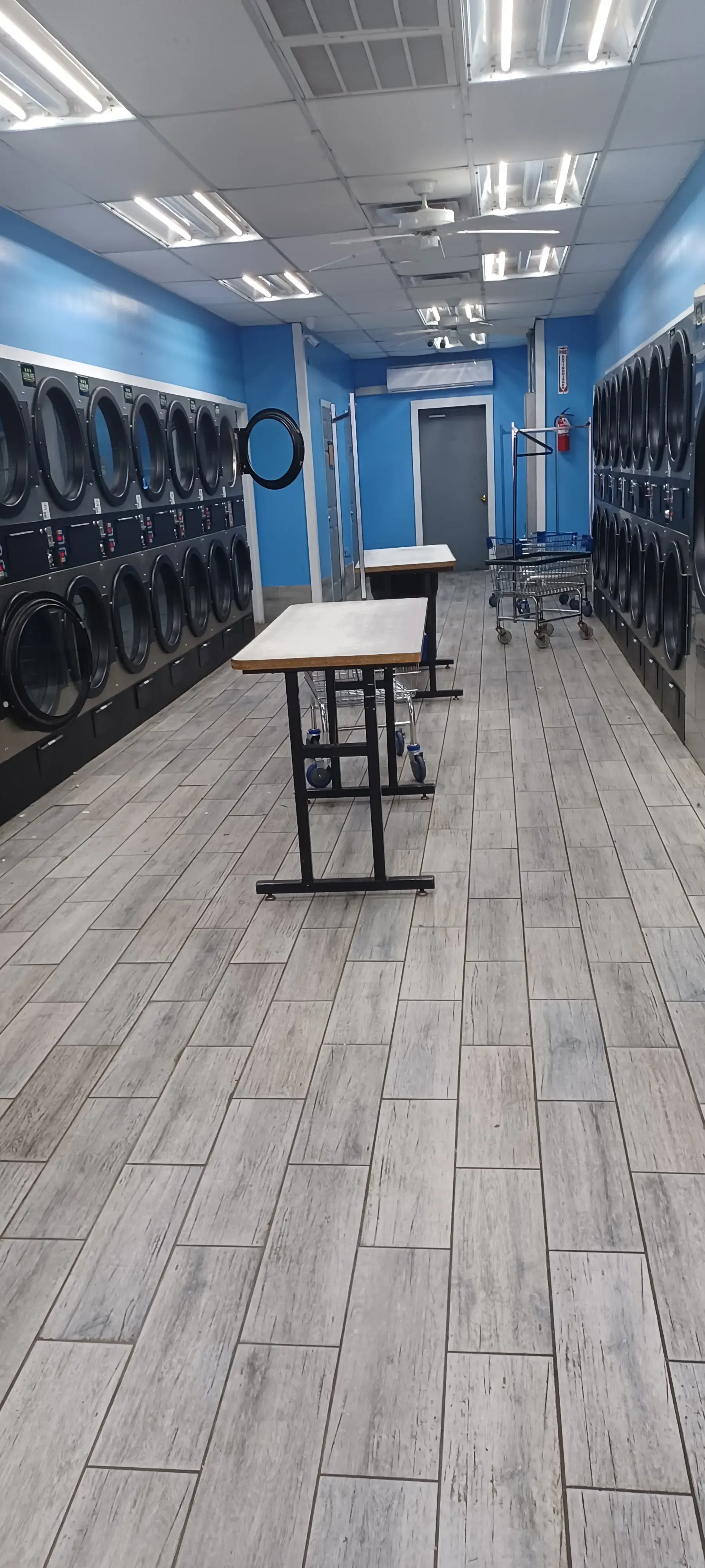 Wash & Go Coin Laundry - Image 13