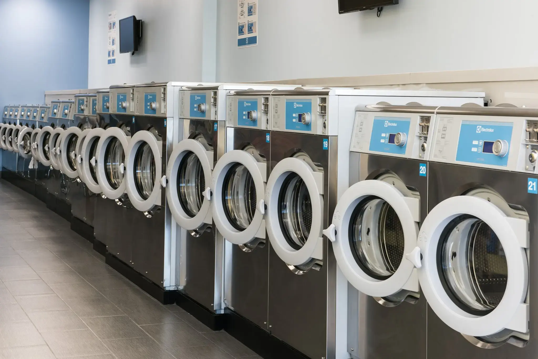 Wash & Go Laundromat - Image 13