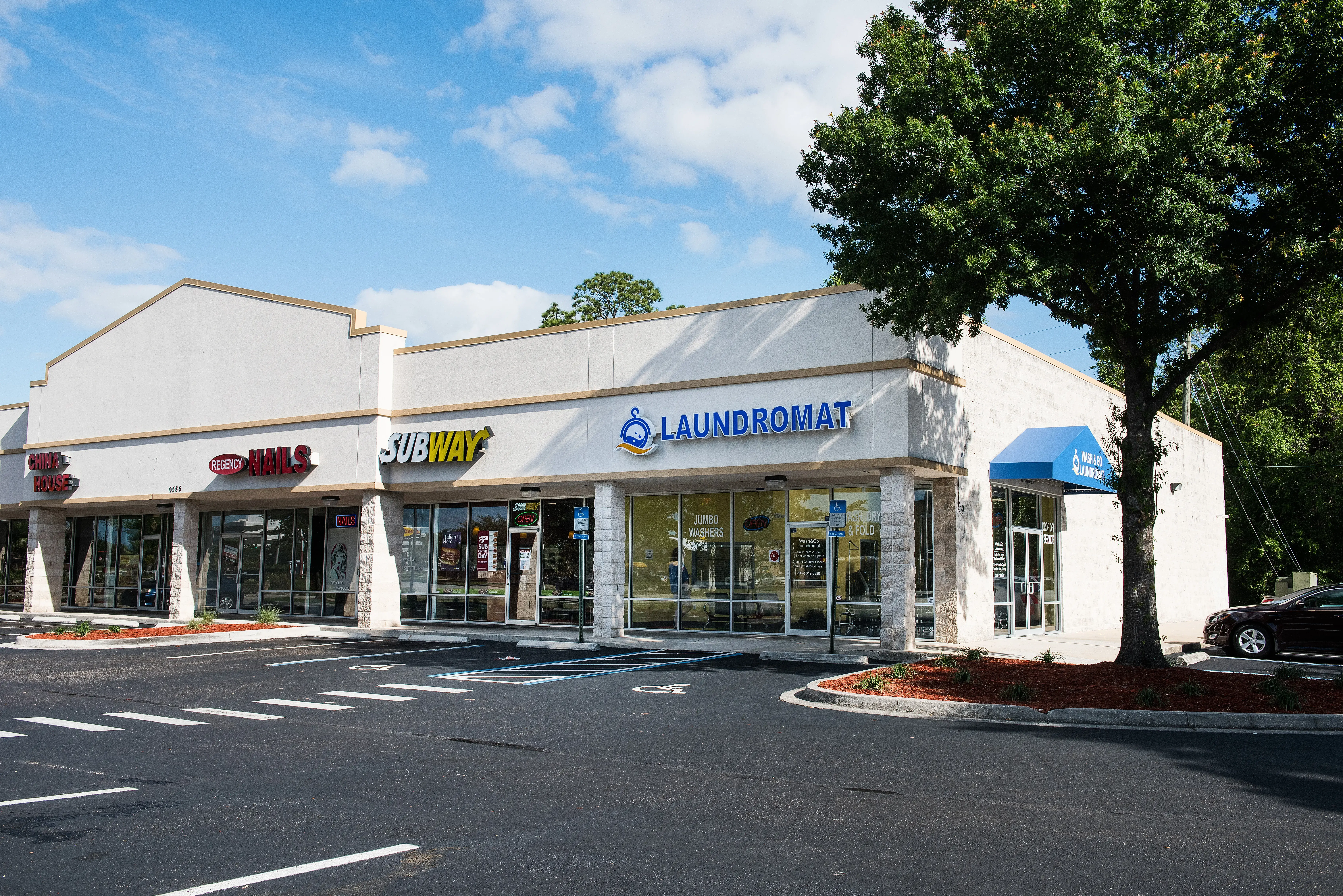 Wash & Go Laundromat thumbnail 2