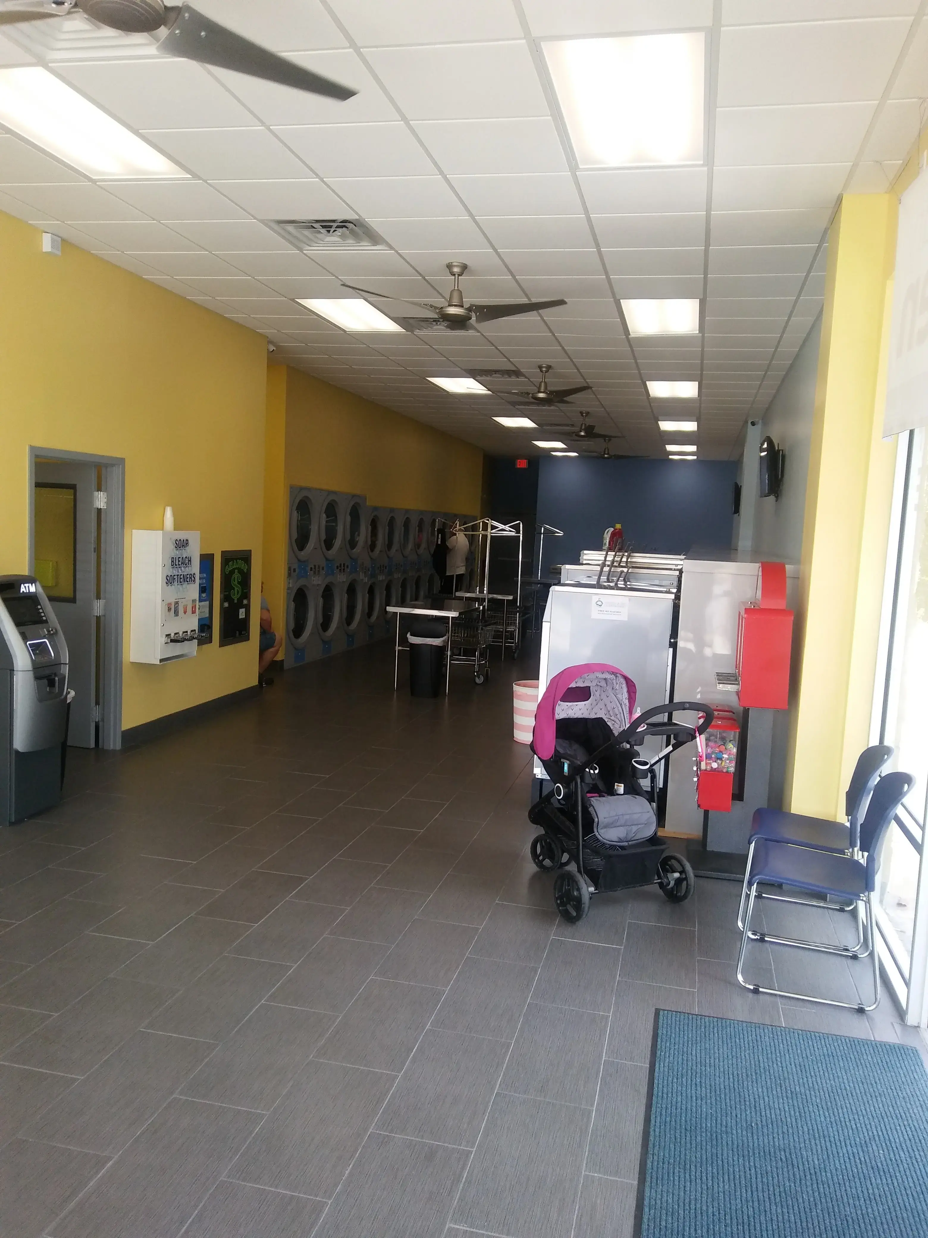 Wash & Go Laundromat thumbnail 14