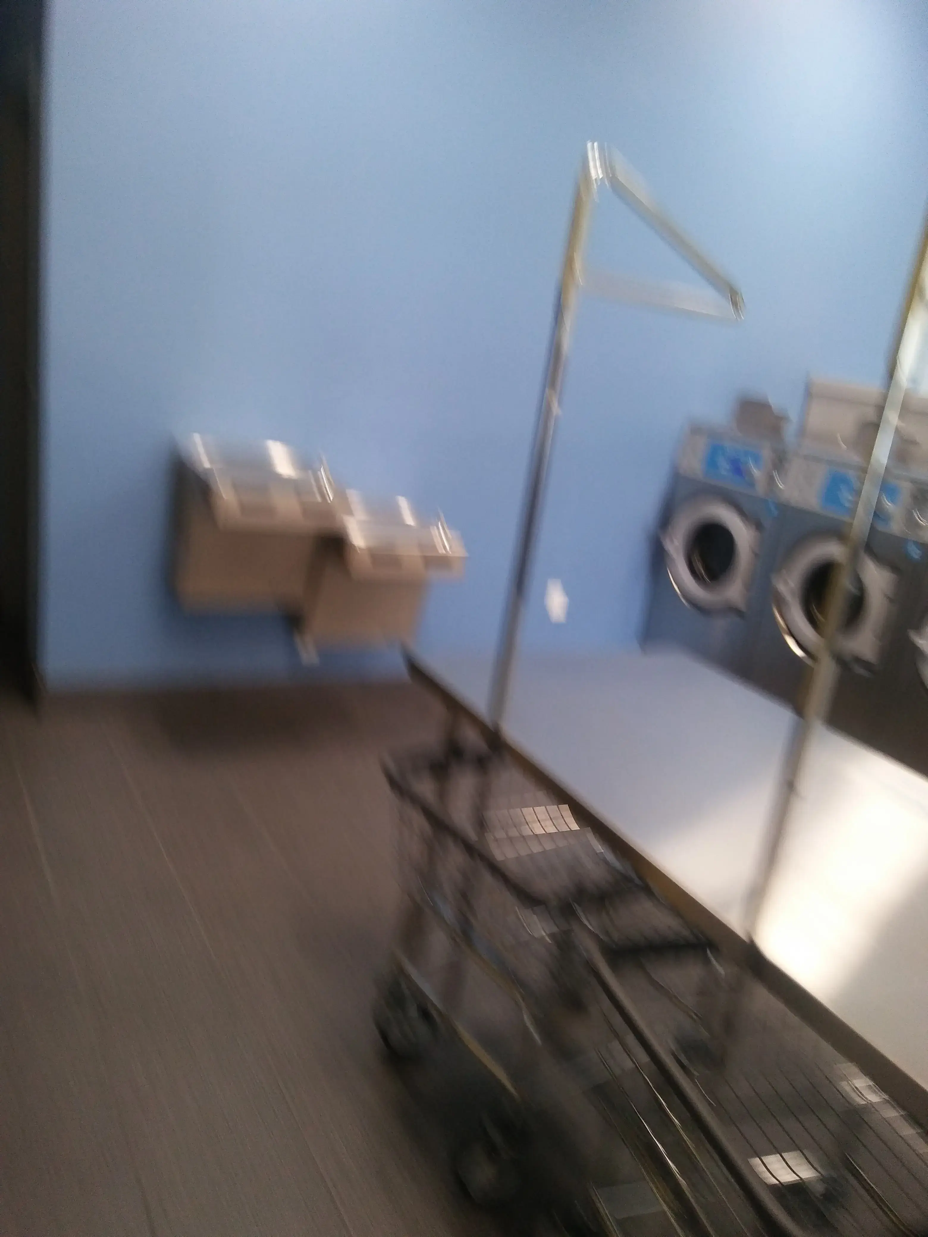 Wash & Go Laundromat thumbnail 12