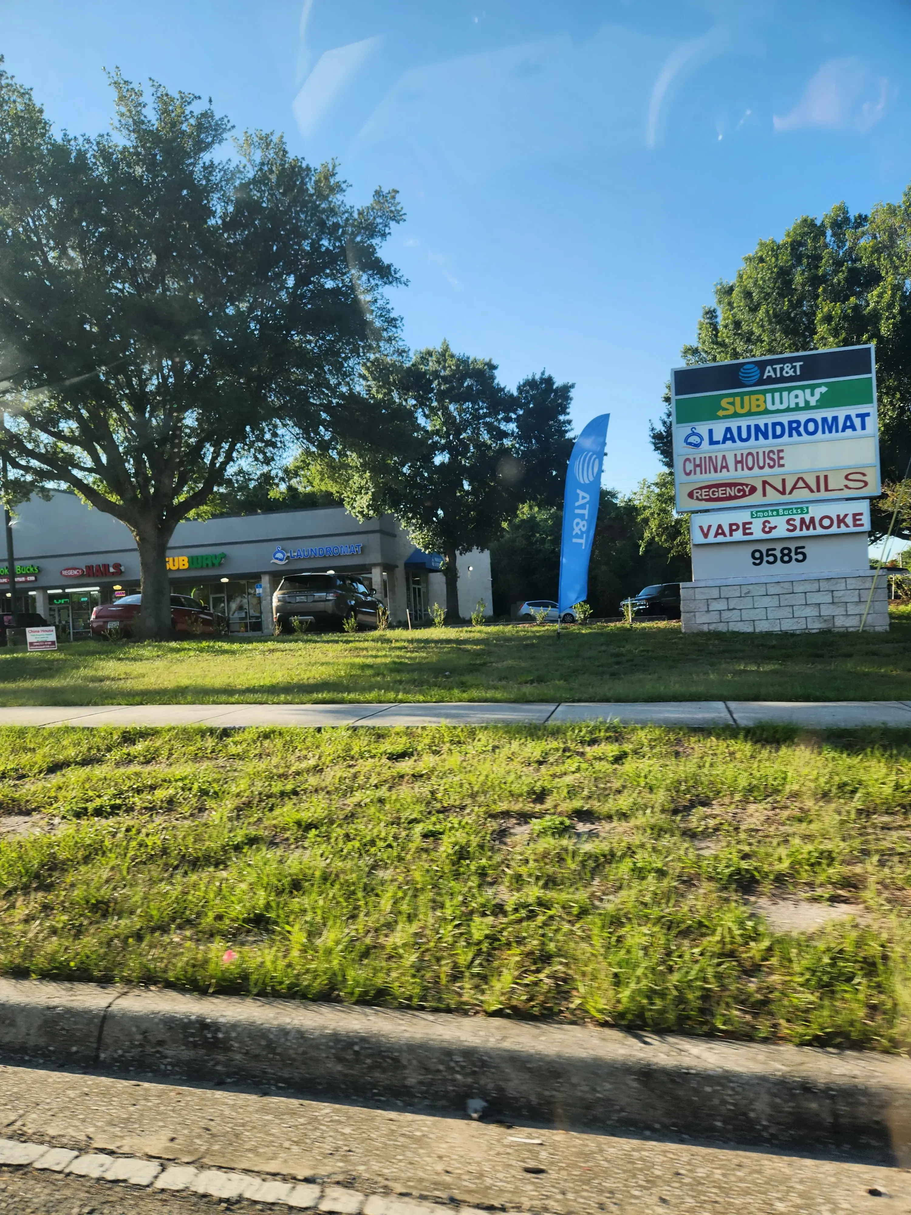 Wash & Go Laundromat - Image 5