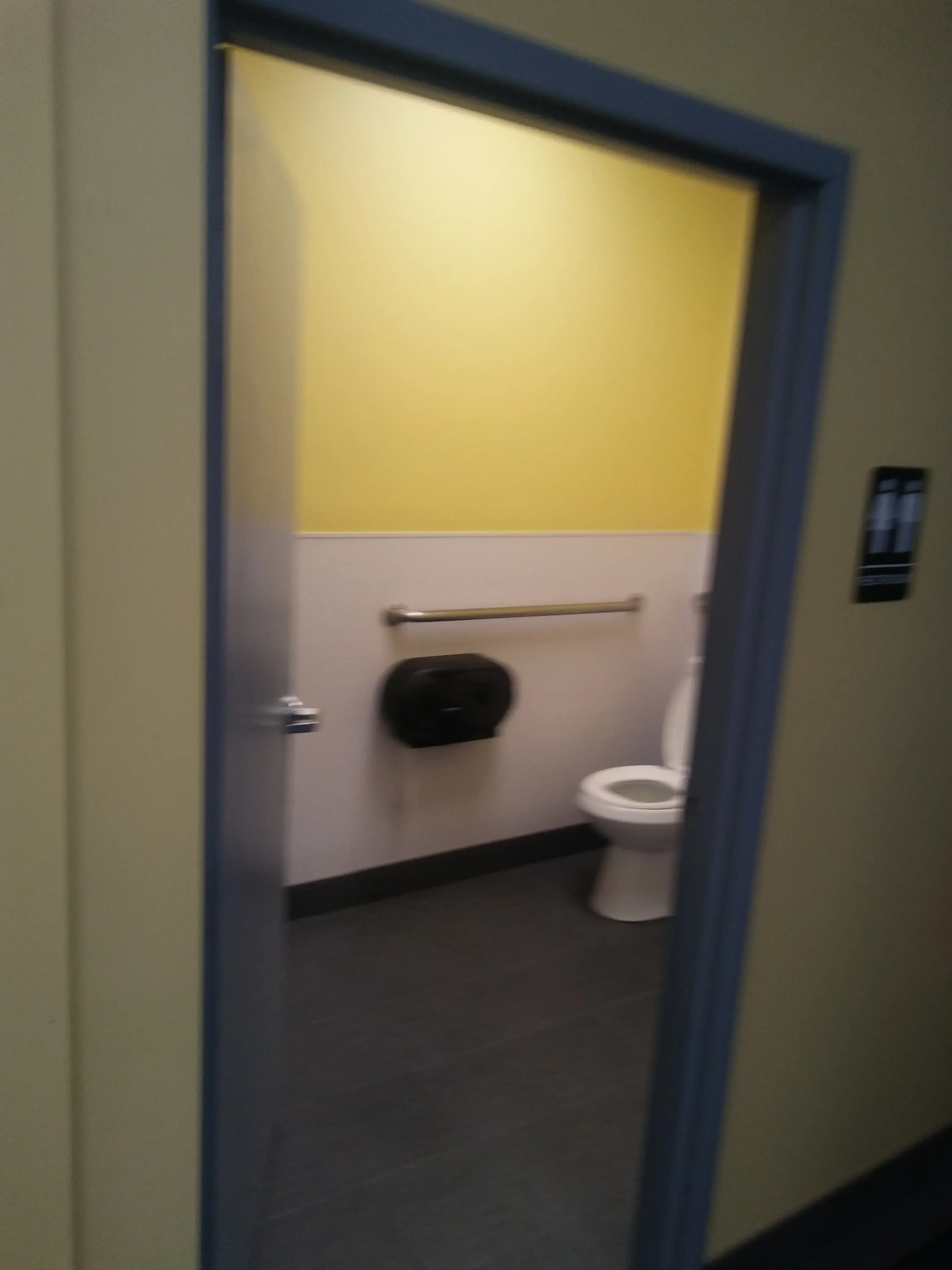 Wash & Go Laundromat - Image 9