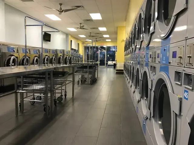 Wash & Go Laundromat thumbnail 11