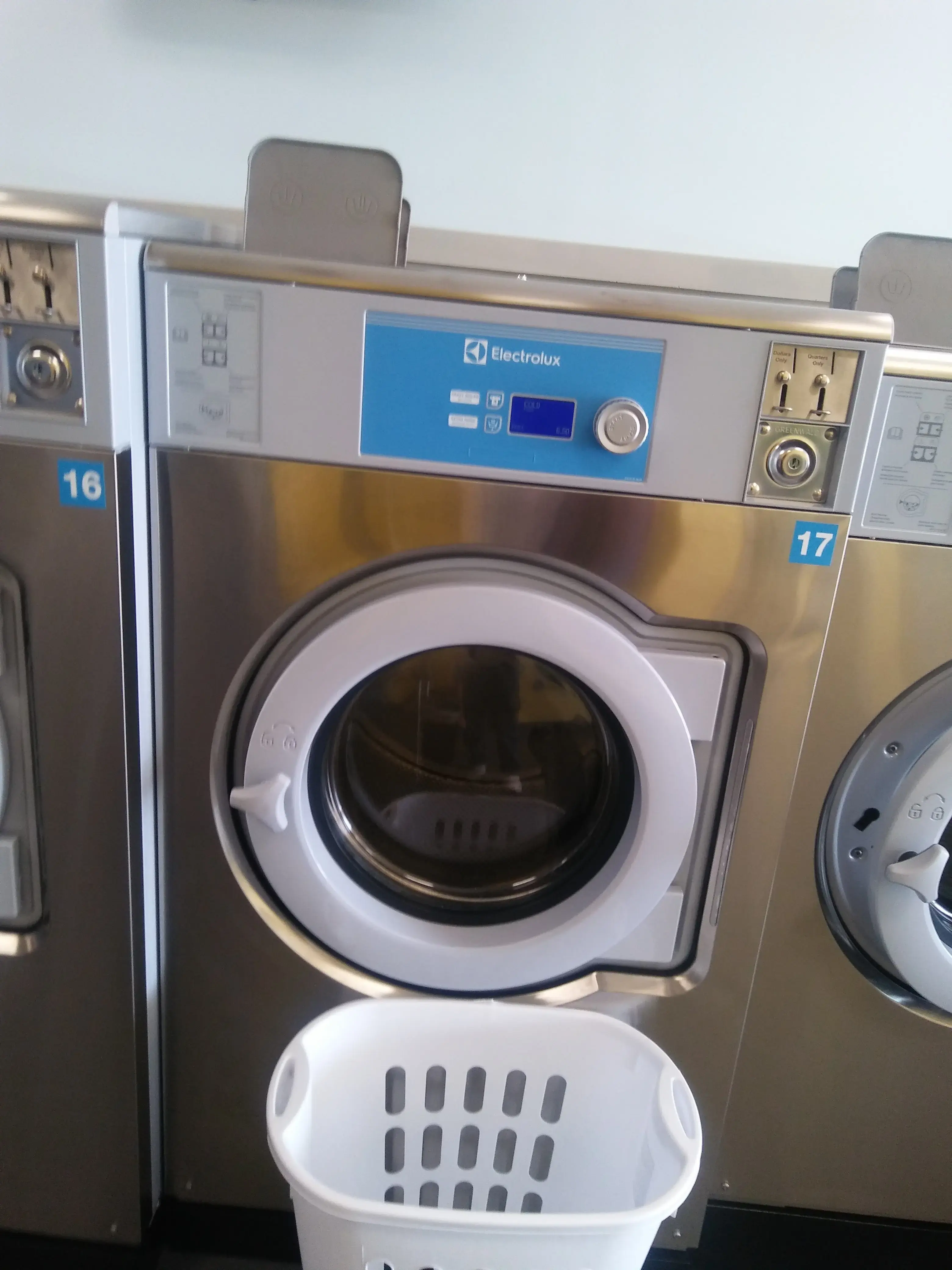 Wash & Go Laundromat thumbnail 8