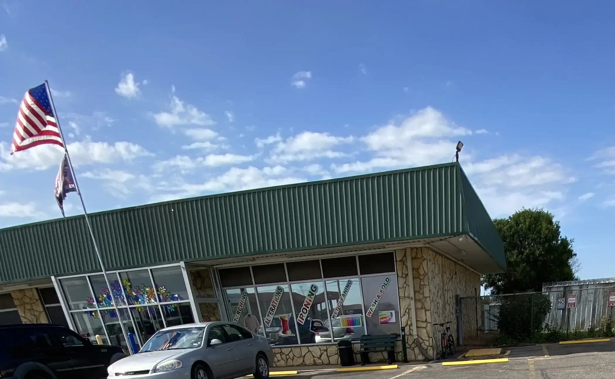 Wash Happenin’ Laundromat thumbnail 8